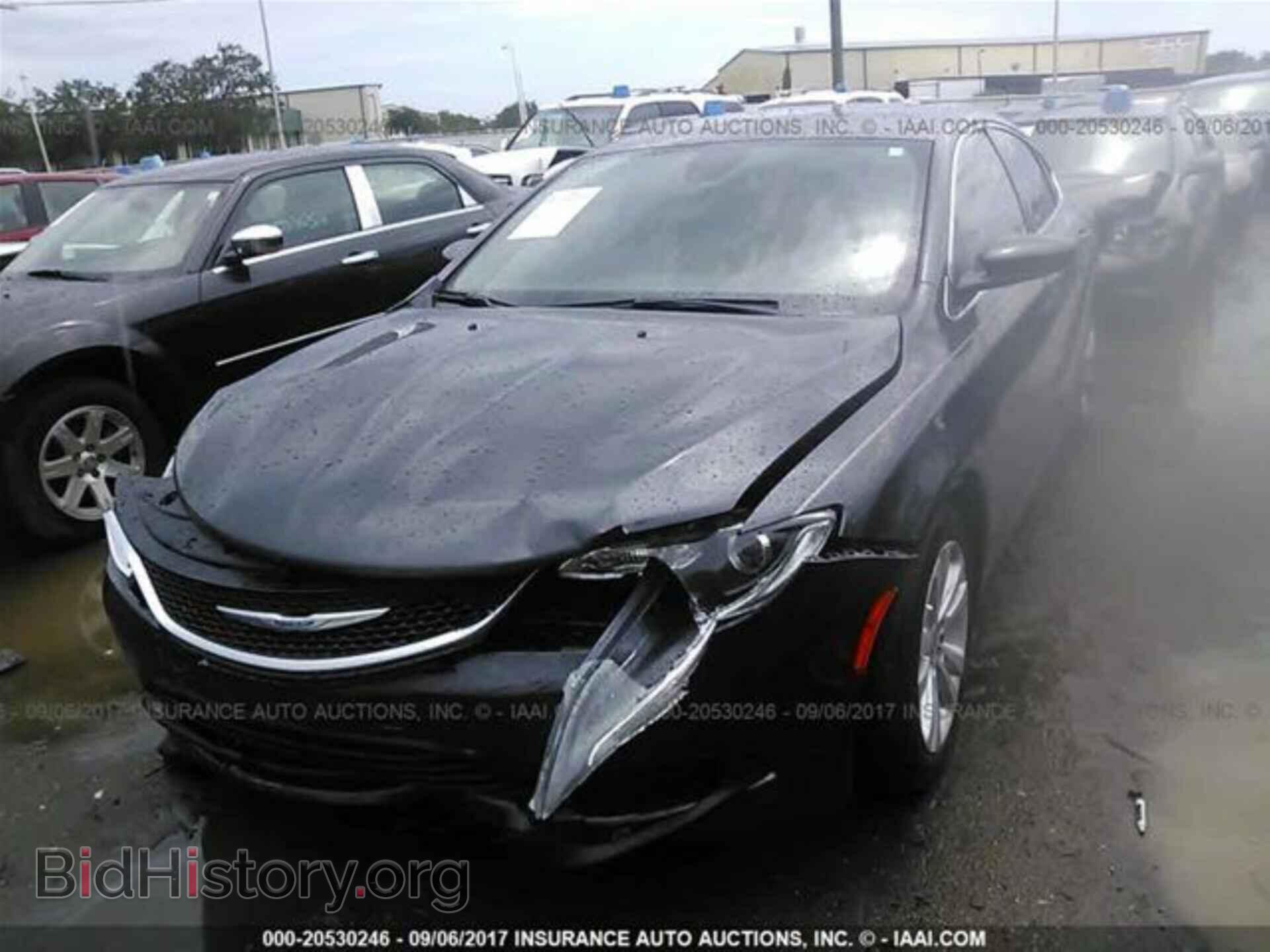 2016 Chrysler 200 - VIN: 1C3CCCFB7GN186233 - Photo 2