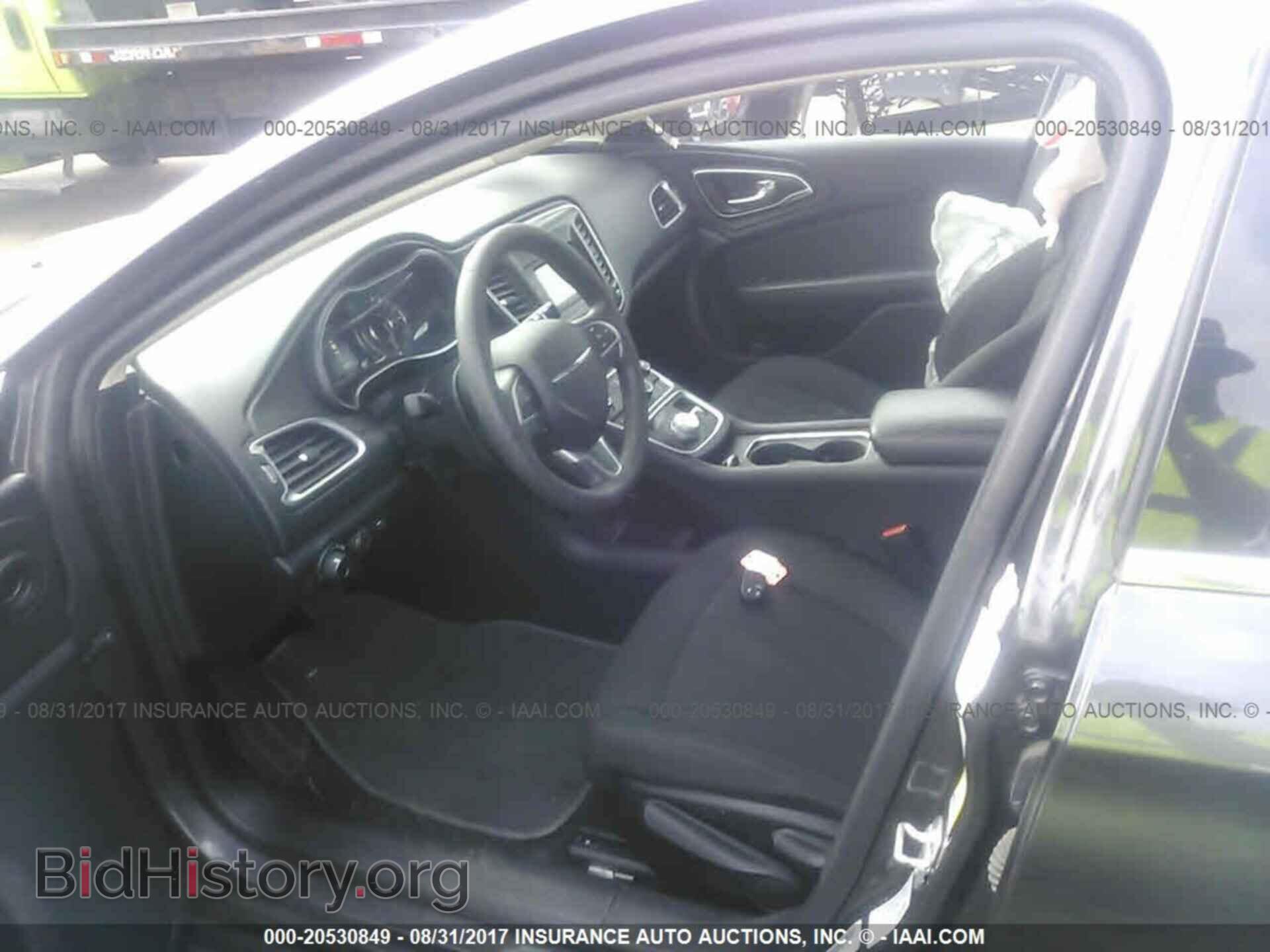 2016 Chrysler 200 - VIN: 1C3CCCAB5GN176744 - Photo 5