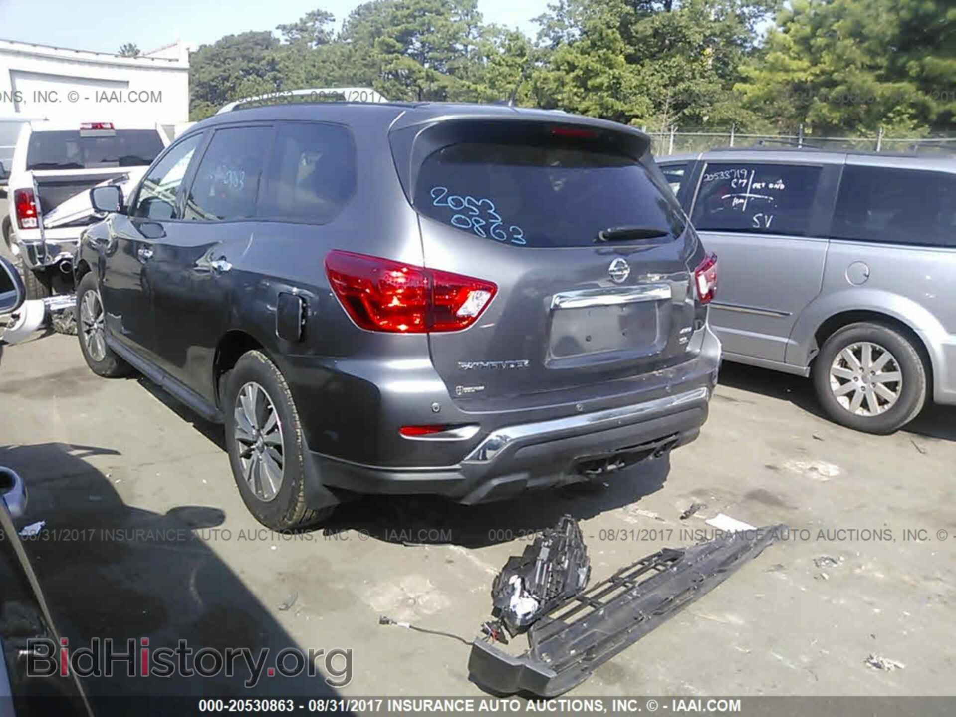 2017 Nissan Pathfinder - VIN: 5N1DR2MM3HC621089 - Фото 3