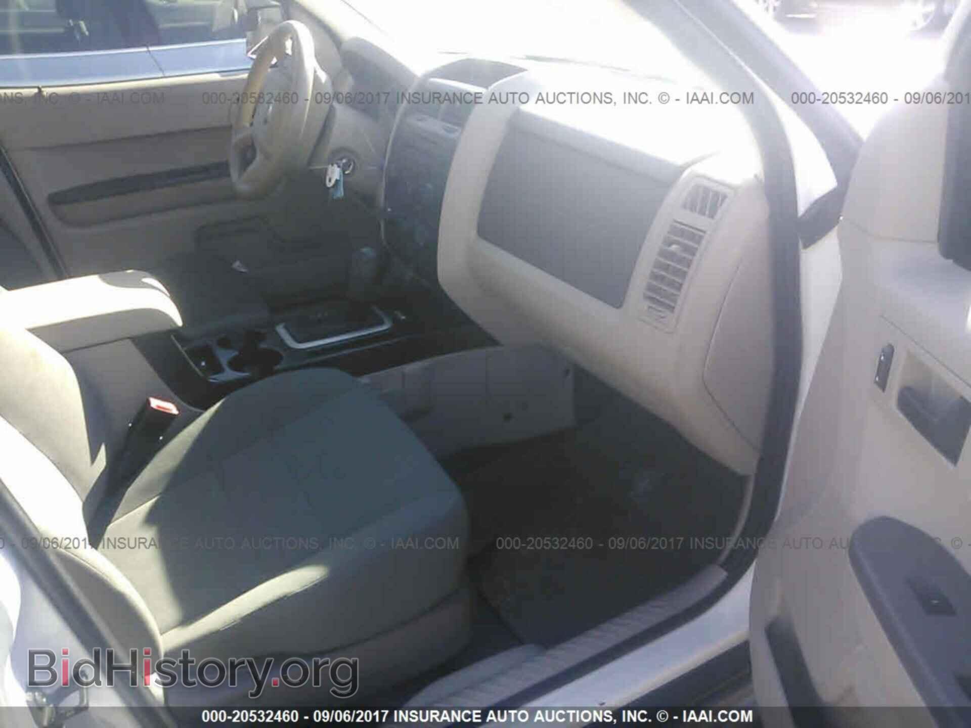 2011 Ford Escape - VIN: 1FMCU0C75BKC65137 - Фото 5