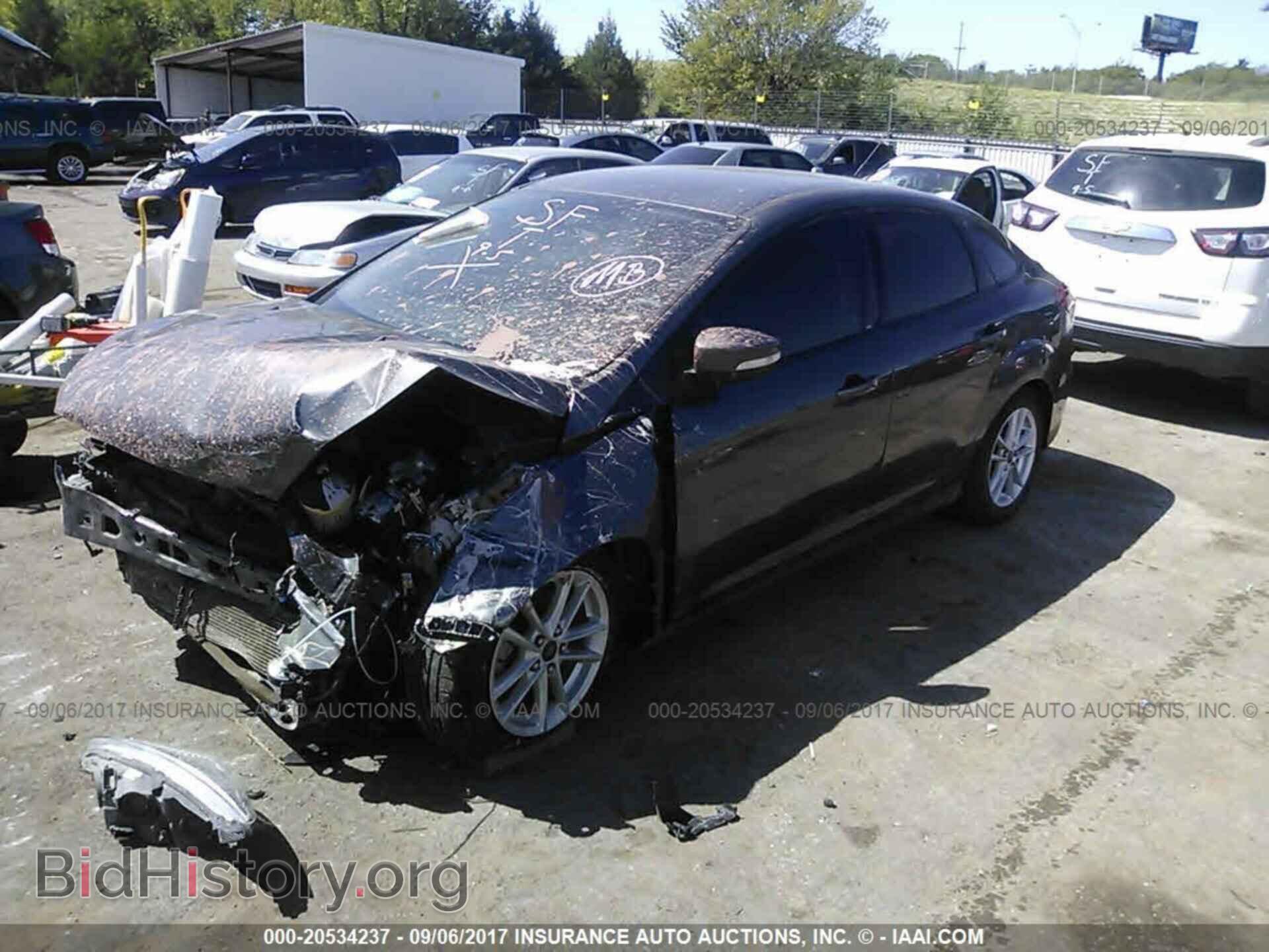 2015 Ford Focus - VIN: 1FADP3F20FL240637 - Photo 2