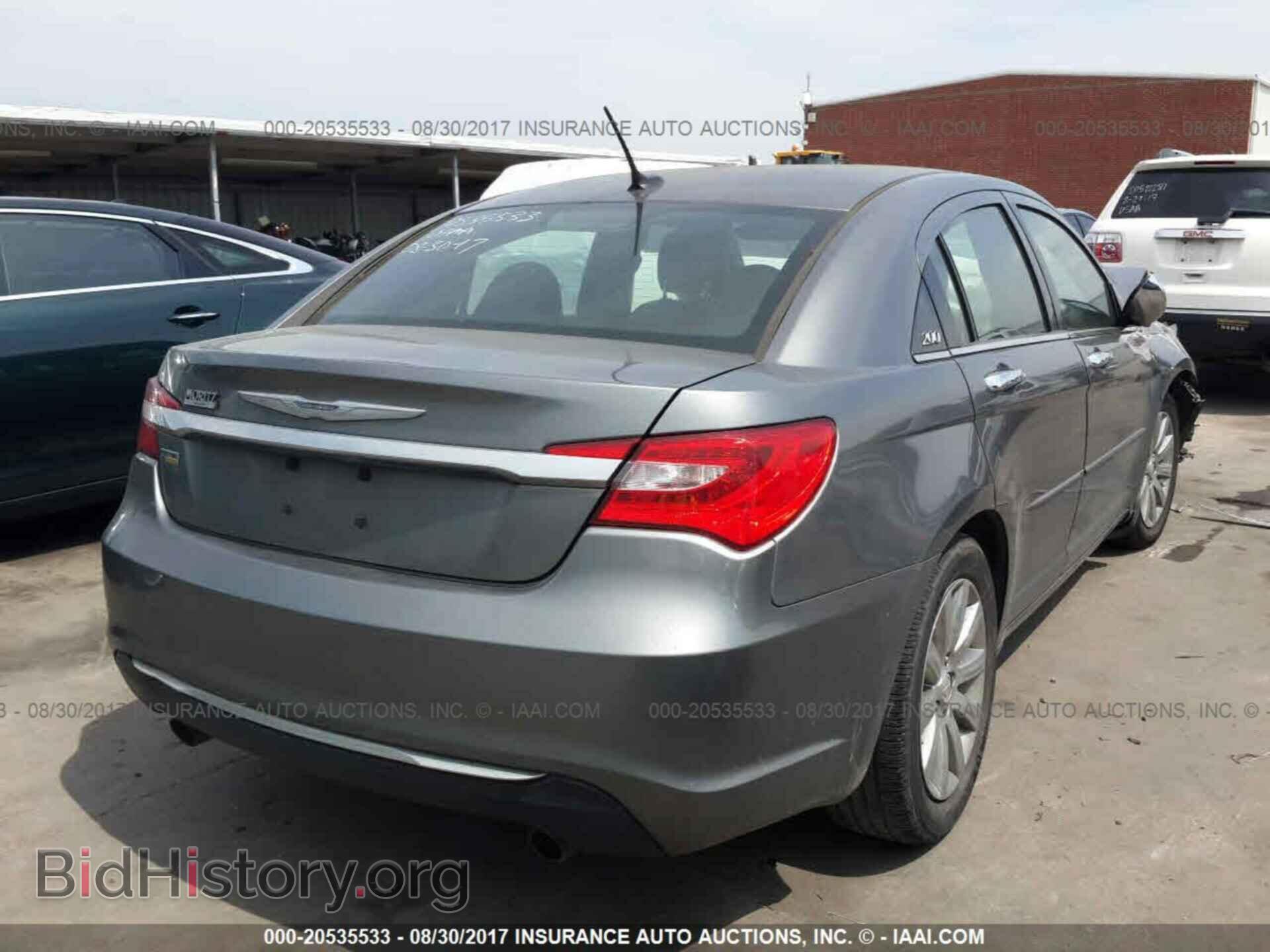 2013 Chrysler 200 - VIN: 1C3CCBCG8DN558989 - Photo 4