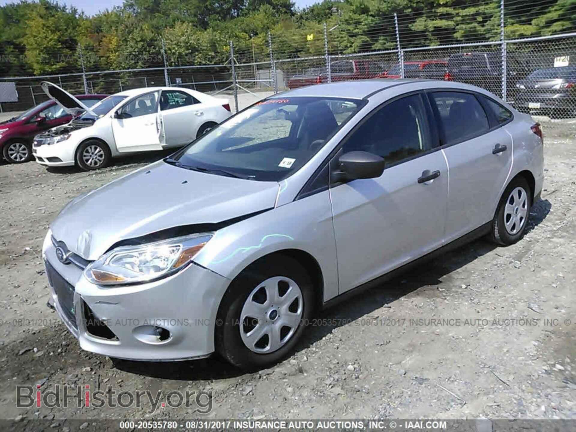 2013 Ford Focus - VIN: 1FADP3E22DL175238 - Фото 2