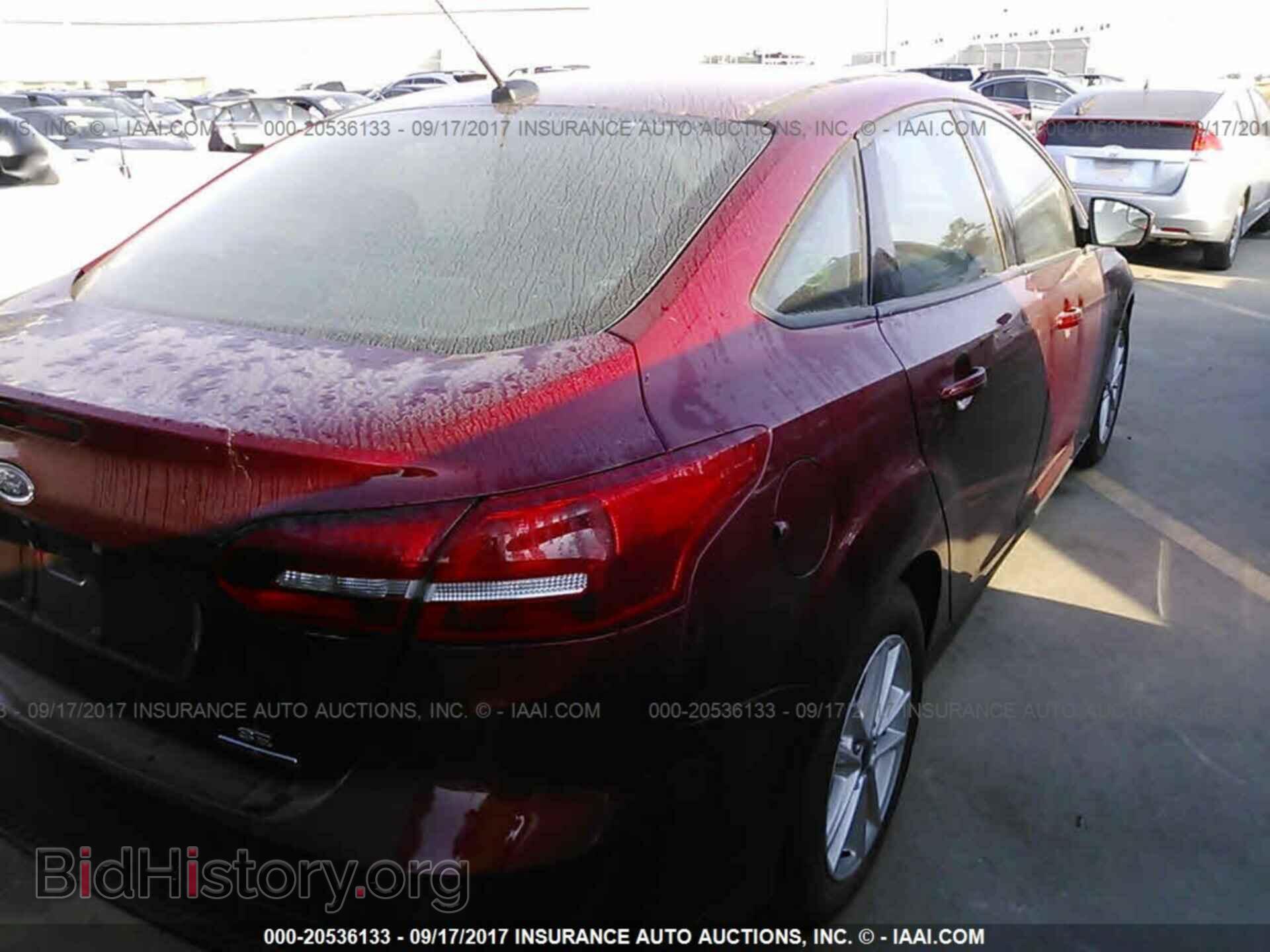 2016 Ford Focus - VIN: 1FADP3F26GL369029 - Photo 4