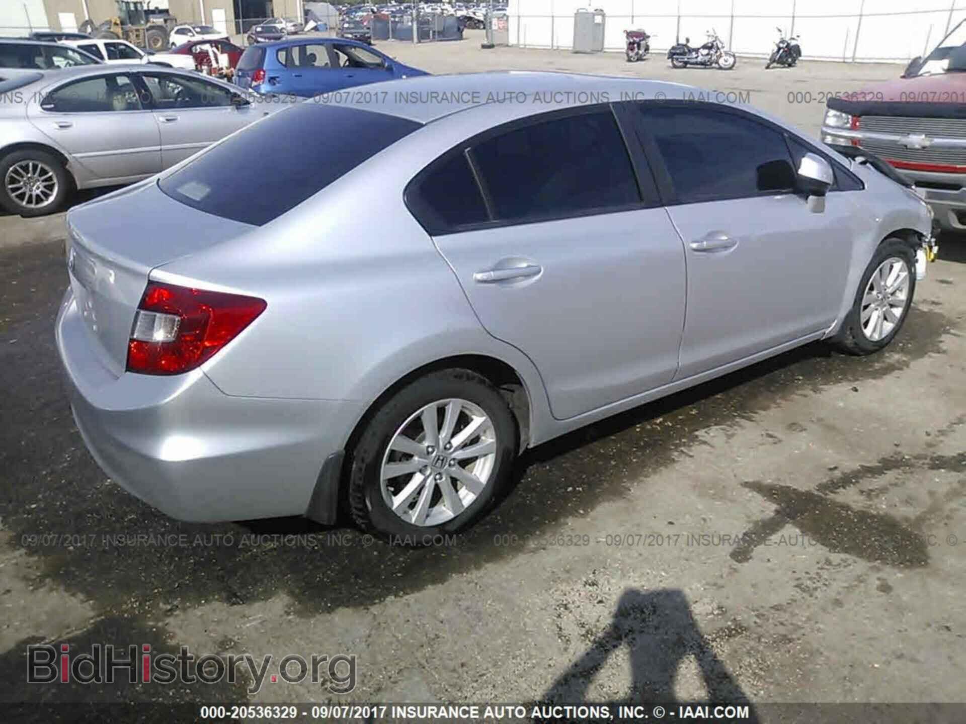2012 Honda Civic - VIN: 2HGFB2F86CH577825 - Photo 4