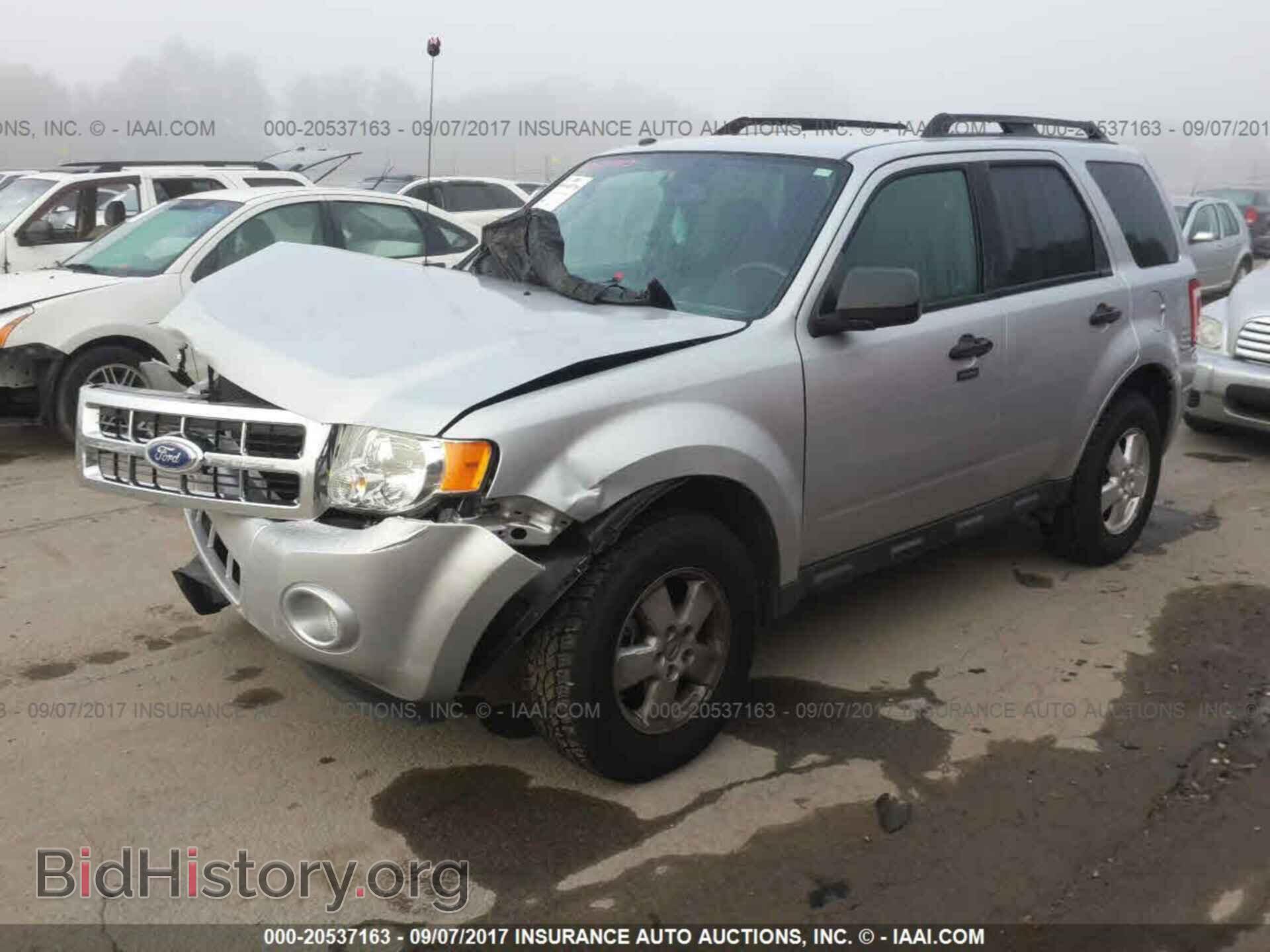 2011 Ford Escape - VIN: 1FMCU9D79BKC22570 - Photo 2