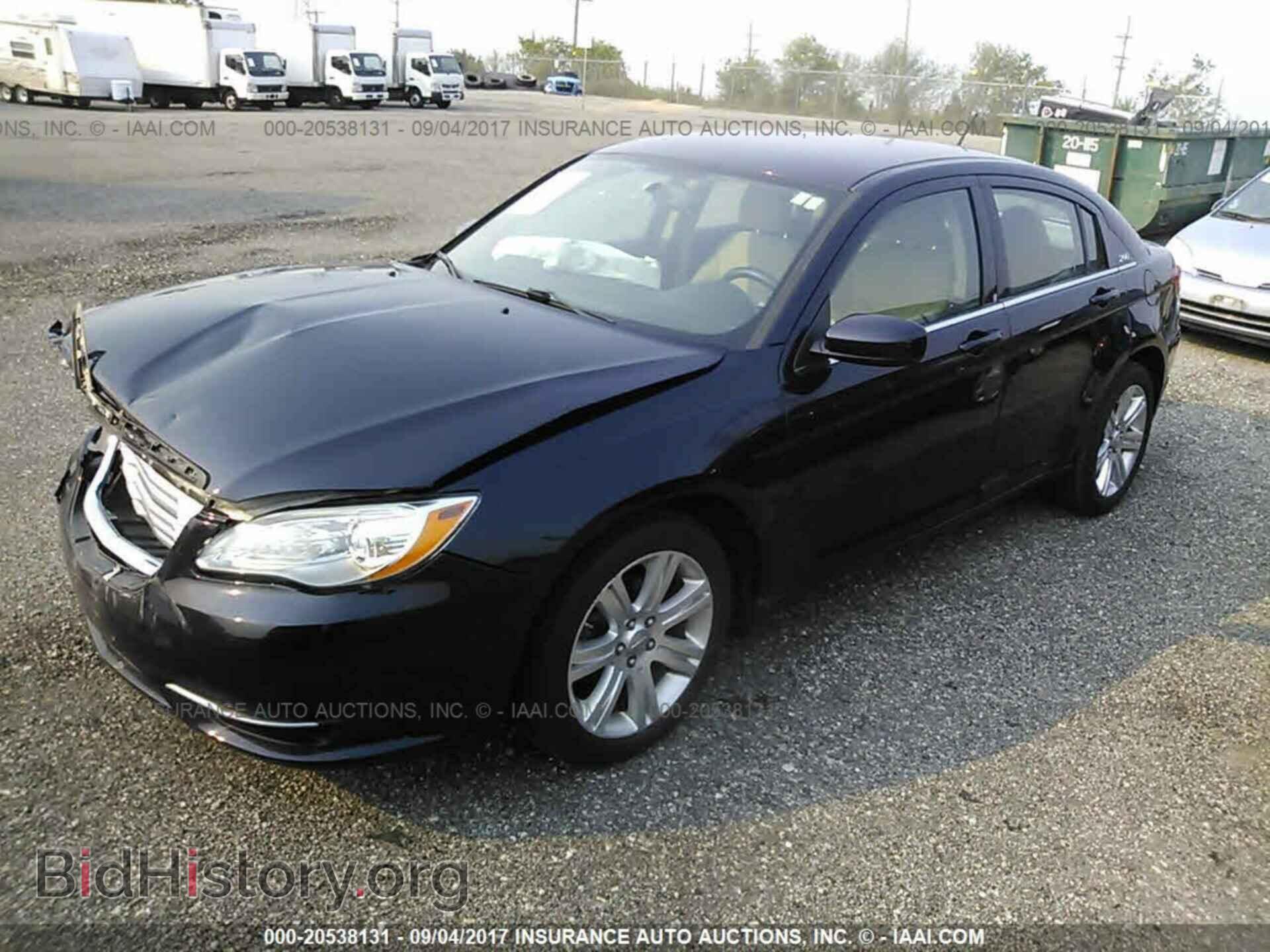 2012 Chrysler 200 - VIN: 1C3CCBBBXCN107731 - Фото 2