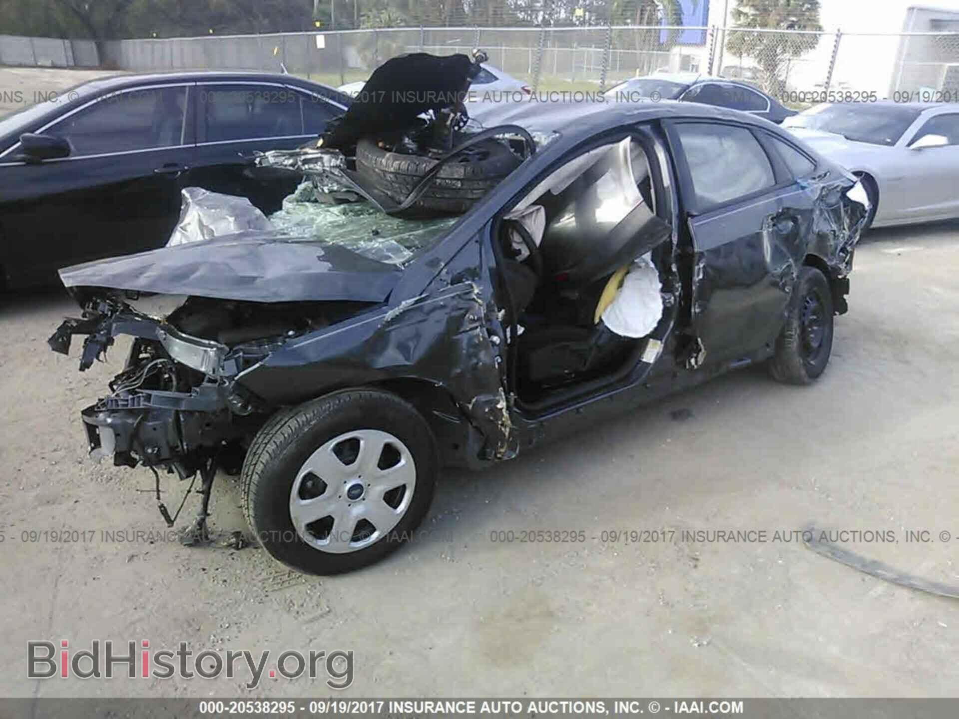 2016 Ford Focus - VIN: 1FADP3E20GL335539 - Photo 2