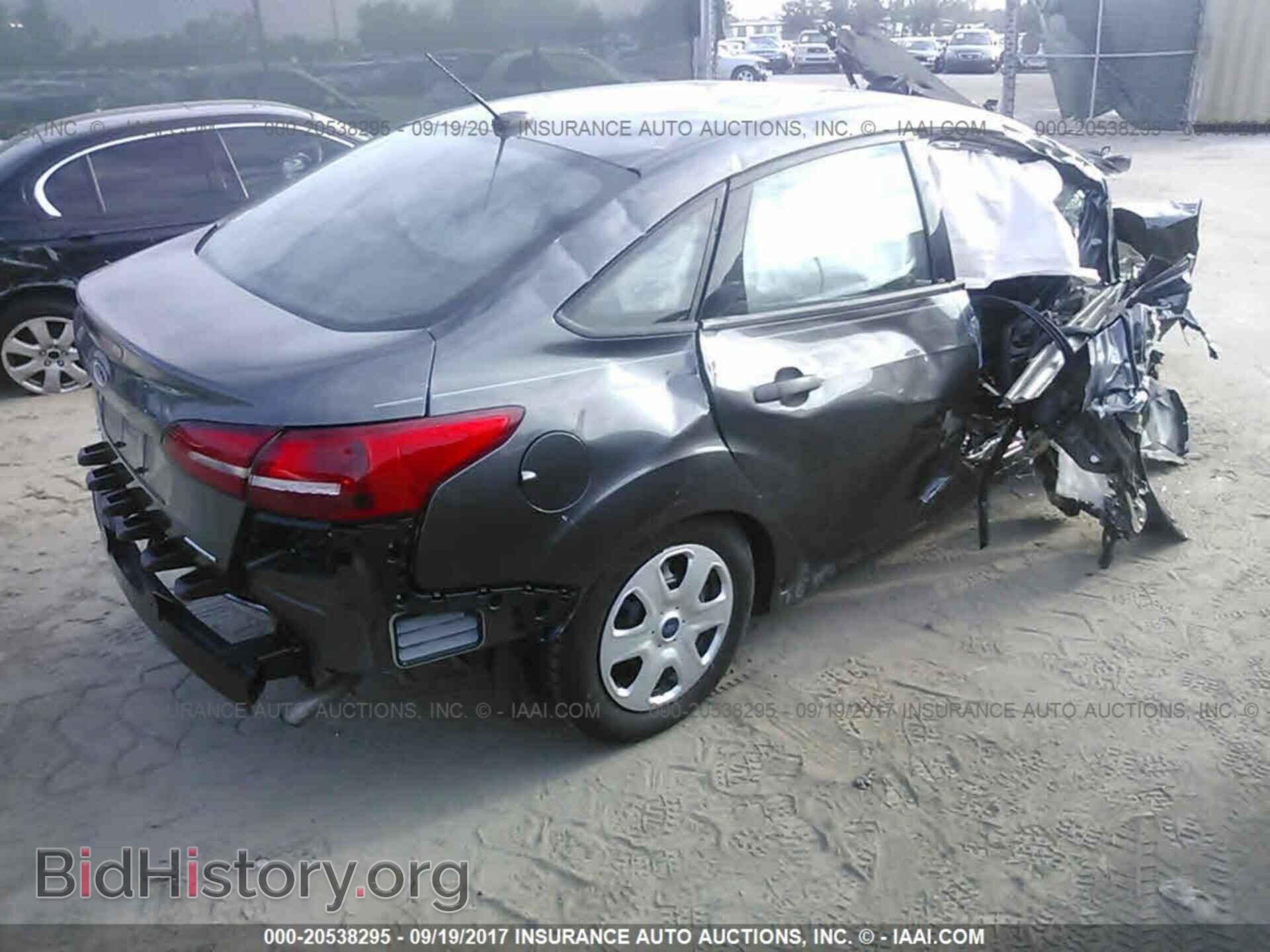 2016 Ford Focus - VIN: 1FADP3E20GL335539 - Photo 4