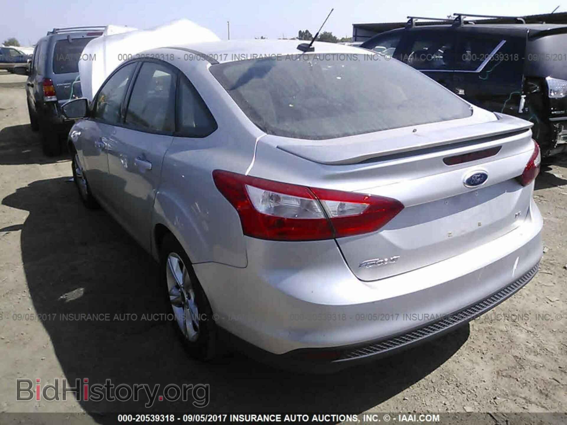 2012 Ford Focus - VIN: 1FAHP3F24CL452681 - Photo 3