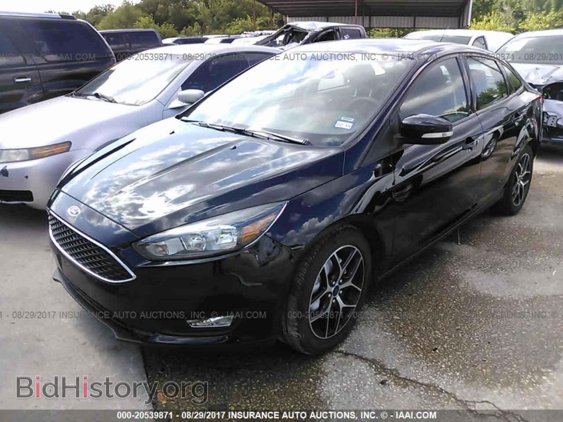 2017 Ford Focus - VIN: 1FADP3H20HL247183 - Photo 2