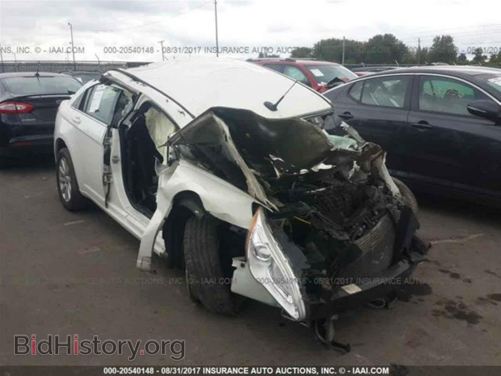 Photo 1C3BC1FB0BN500636 - Chrysler 200 2011