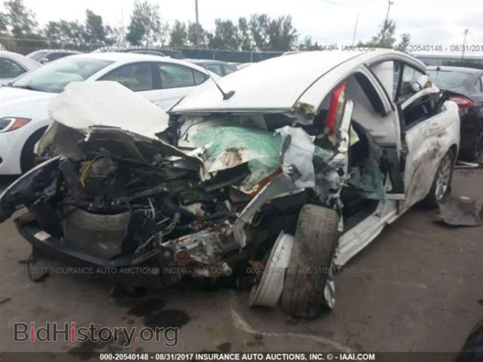 2011 Chrysler 200 - VIN: 1C3BC1FB0BN500636 - Photo 2