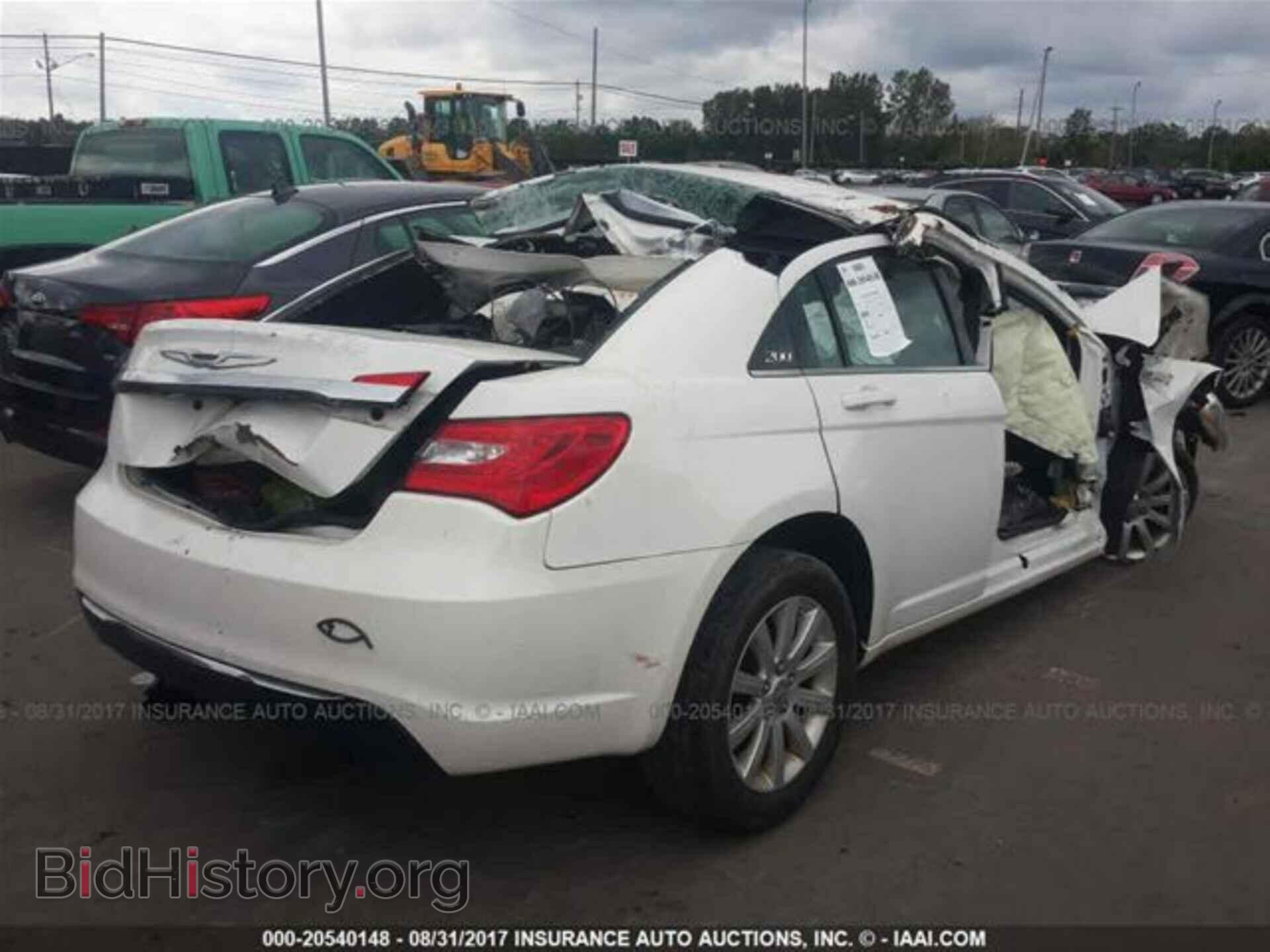 2011 Chrysler 200 - VIN: 1C3BC1FB0BN500636 - Photo 4