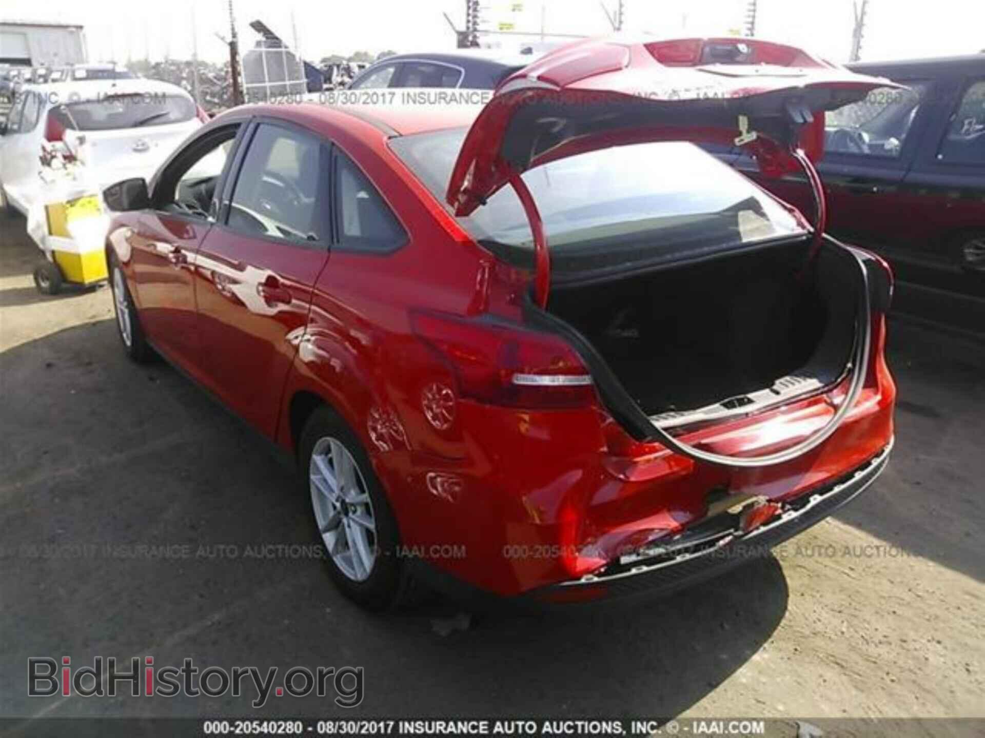 2017 Ford Focus - VIN: 1FADP3F21HL267543 - Photo 3