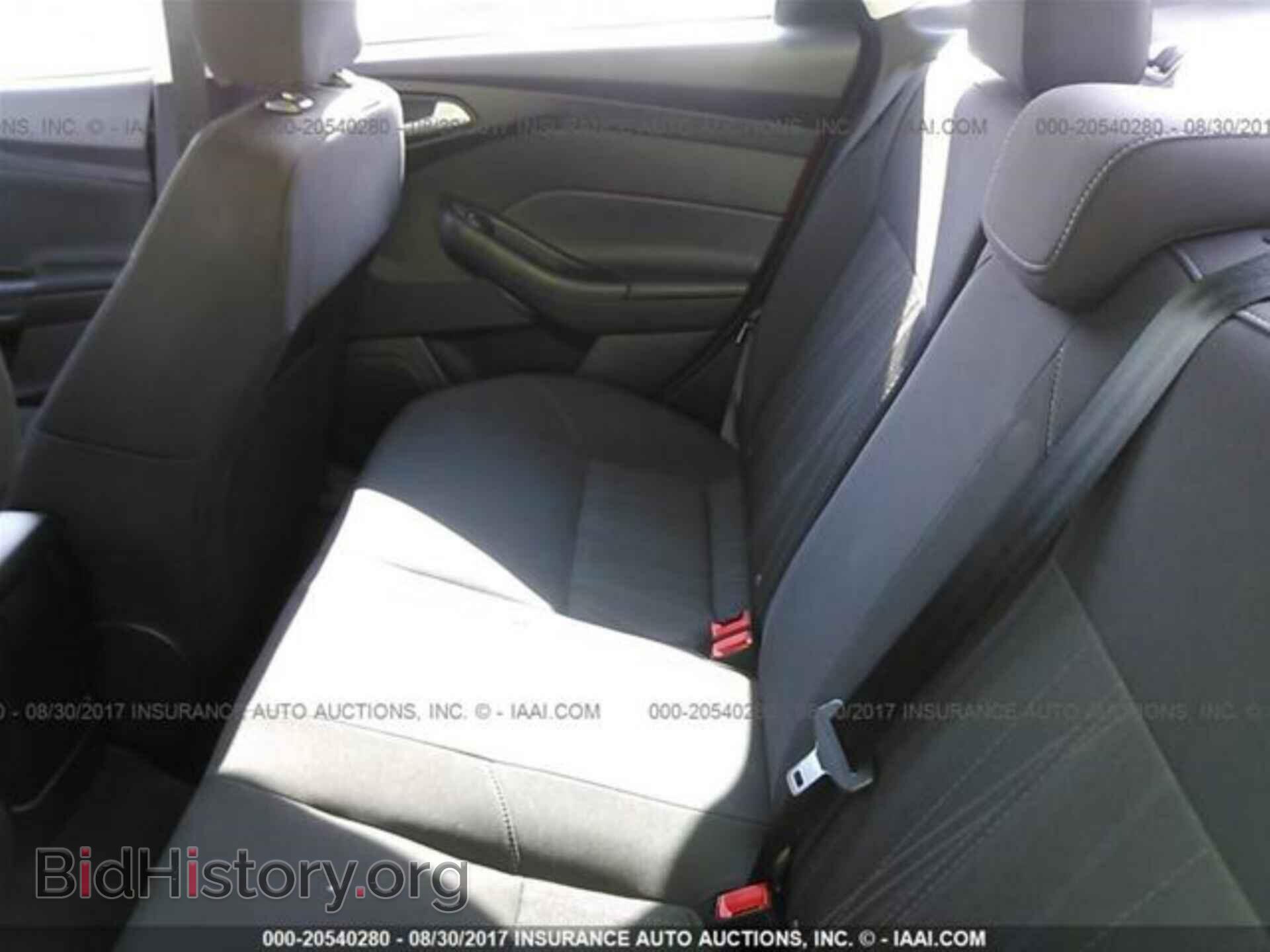 2017 Ford Focus - VIN: 1FADP3F21HL267543 - Photo 8