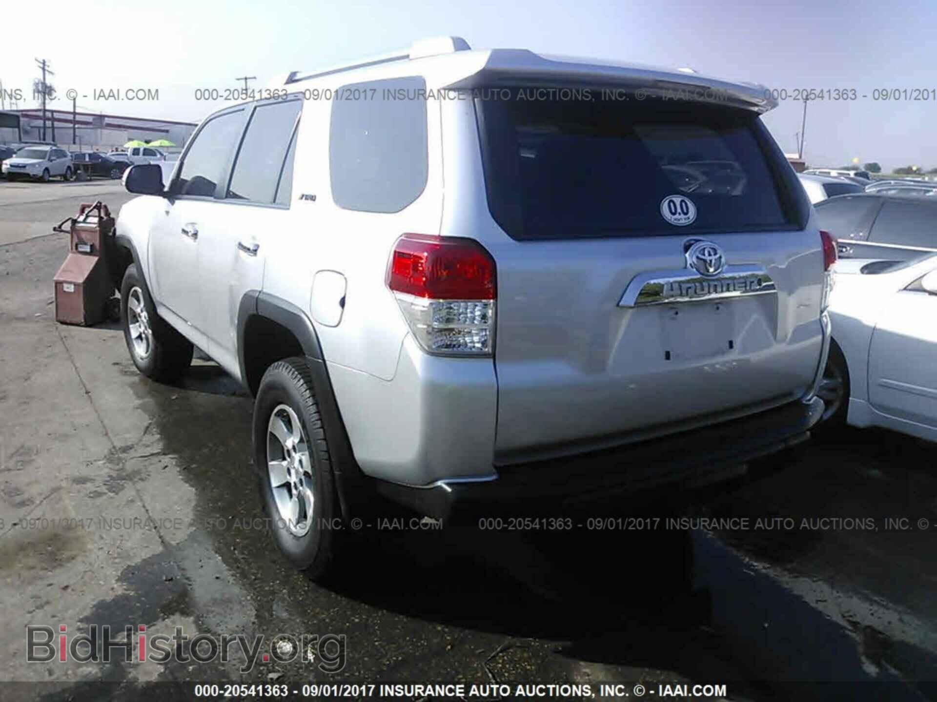 2011 Toyota 4runner - VIN: JTEZU5JR8B5015210 - Фото 3