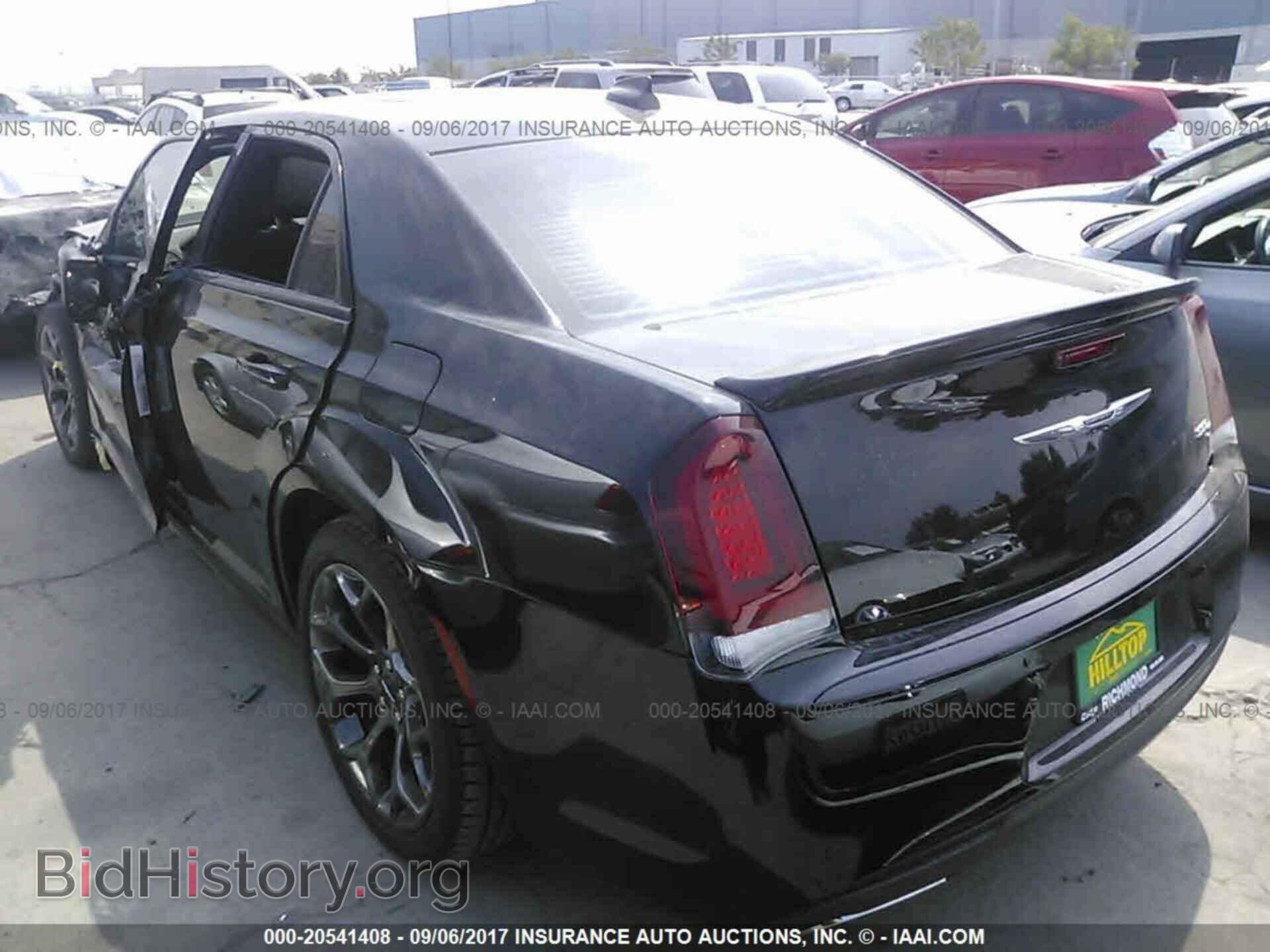 2016 Chrysler 300 - VIN: 2C3CCABT0GH220315 - Фото 3
