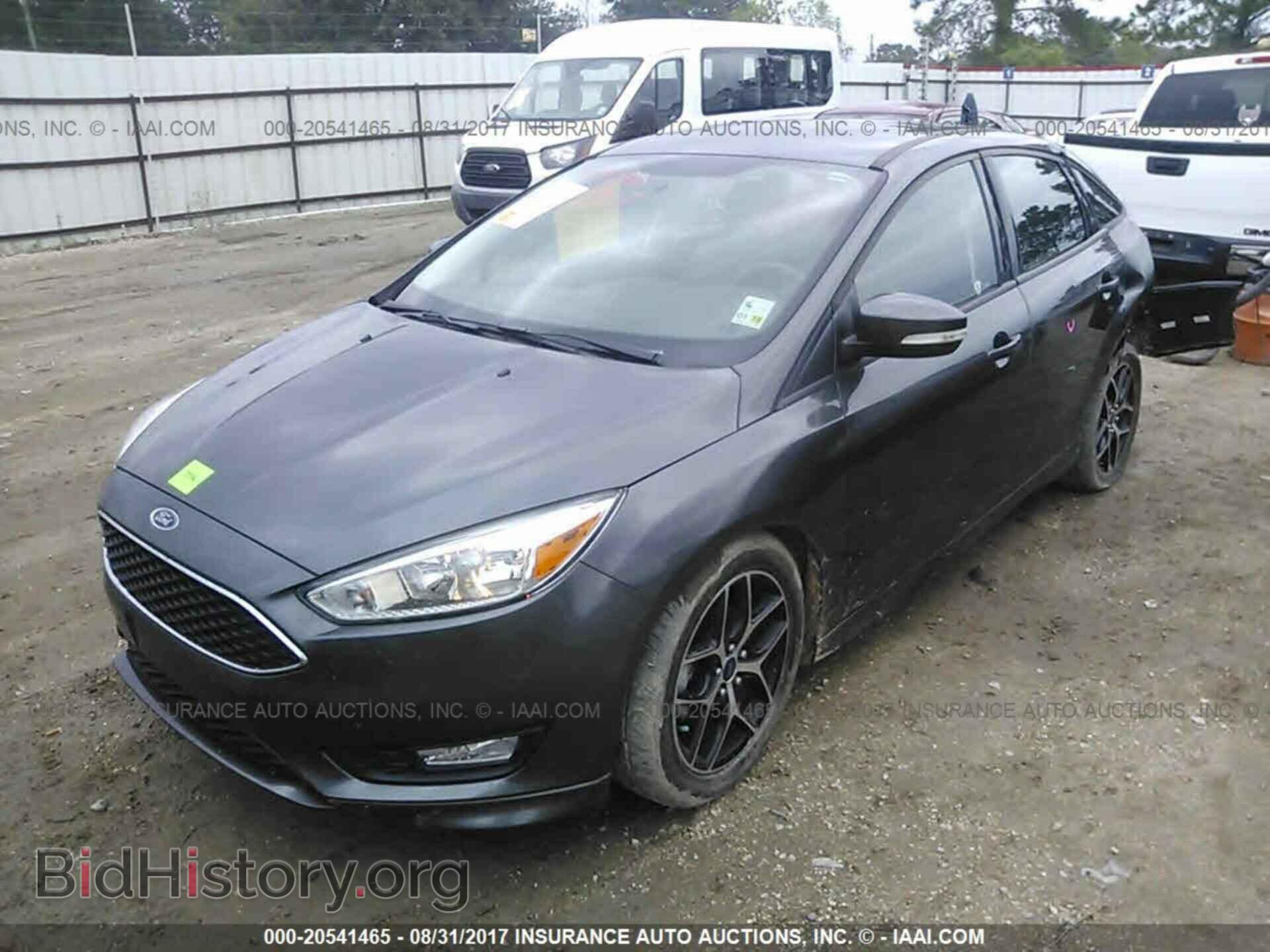 2016 Ford Focus - VIN: 1FADP3F20GL215352 - Photo 2