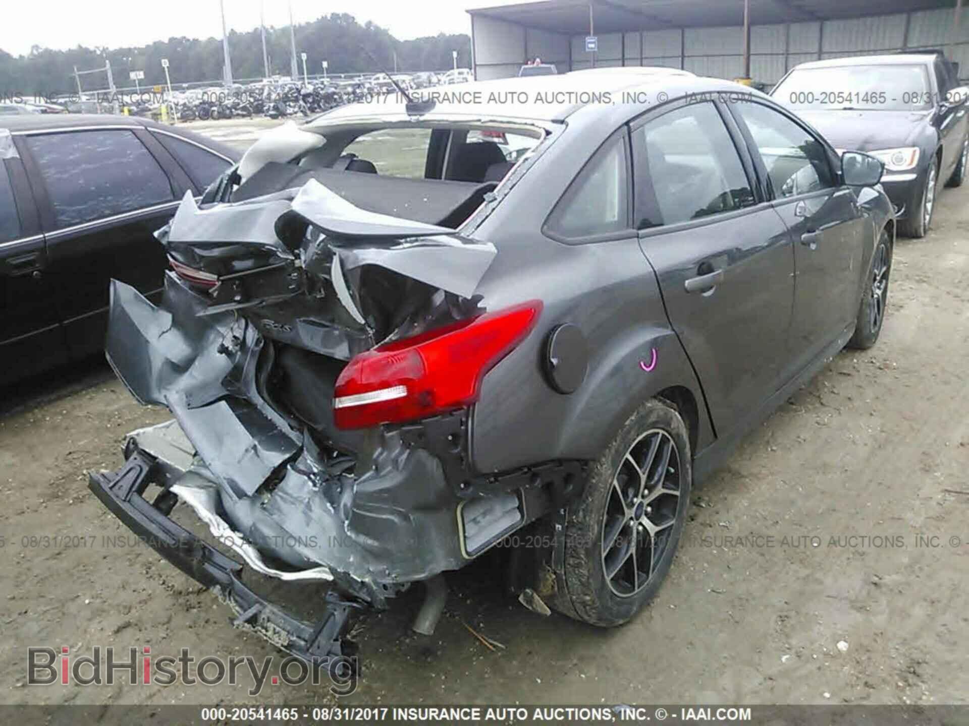 2016 Ford Focus - VIN: 1FADP3F20GL215352 - Photo 4