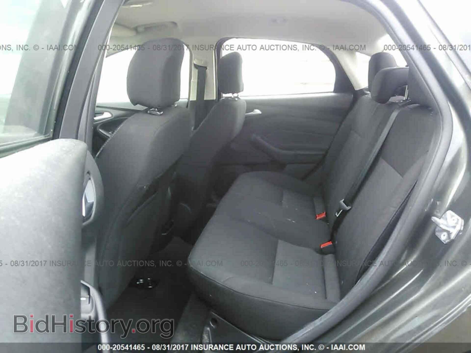 2016 Ford Focus - VIN: 1FADP3F20GL215352 - Photo 8