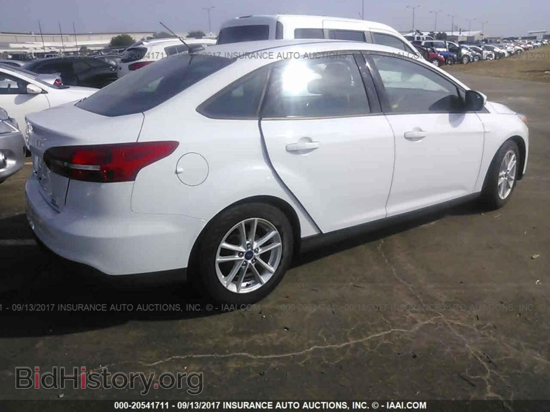 2016 Ford Focus - VIN: 1FADP3F25GL391099 - Photo 4