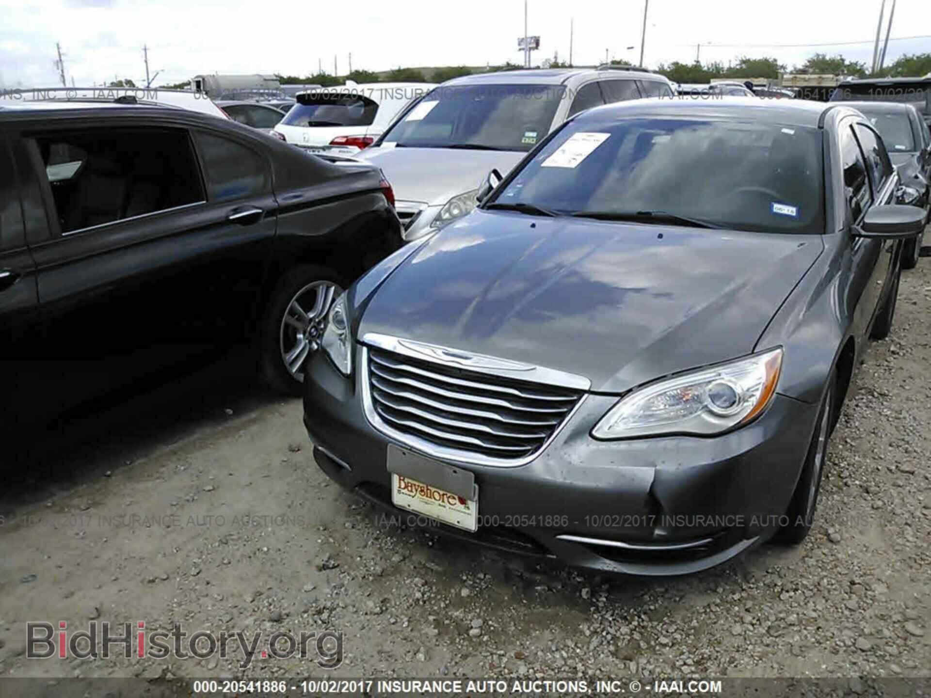 2013 Chrysler 200 - VIN: 1C3CCBBB7DN706412 - Фото 2