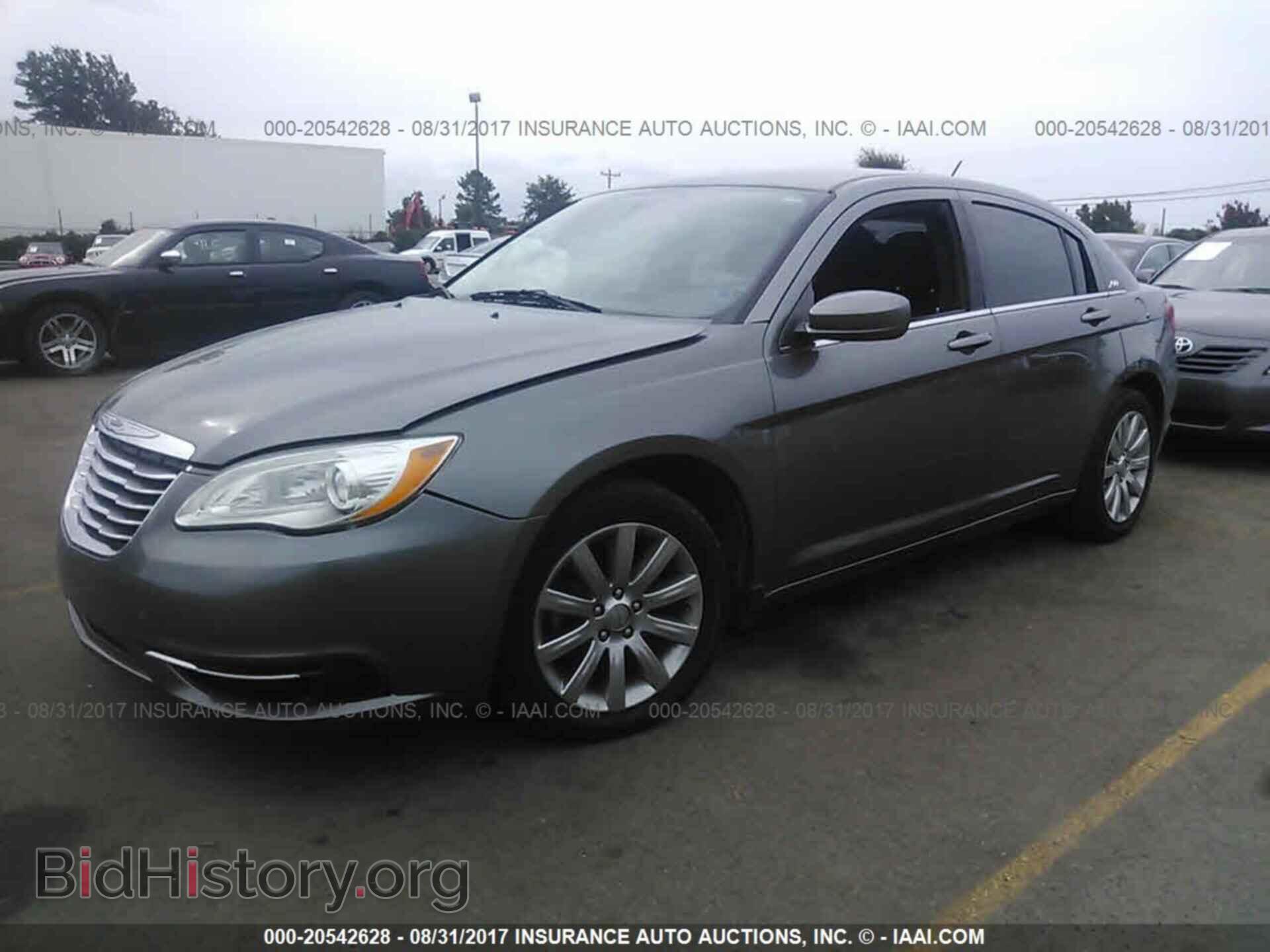 2013 Chrysler 200 - VIN: 1C3CCBBB9DN557985 - Photo 2