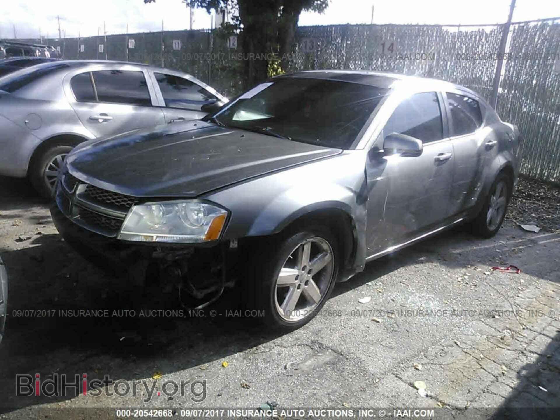 2011 Dodge Avenger - VIN: 1B3BD1FB6BN621505 - Фото 2