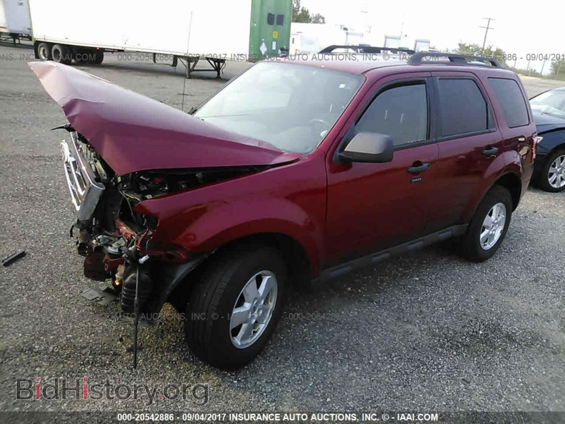 2012 Ford Escape - VIN: 1FMCU0D77CKA99932 - Photo 2