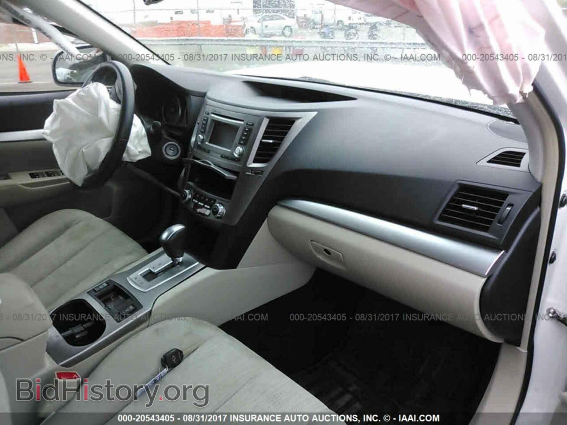 2014 Subaru Outback - VIN: 4S4BRCCC5E3207927 - Photo 5