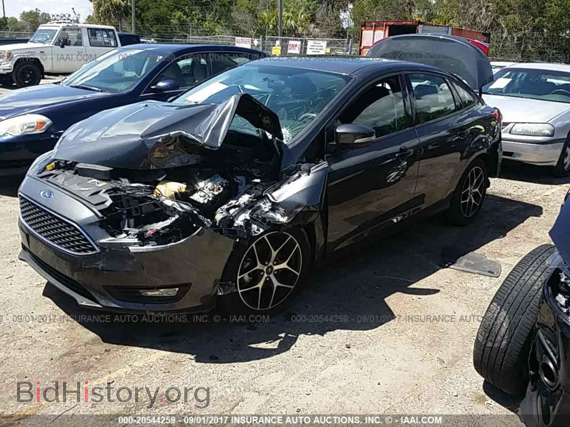 2017 Ford Focus - VIN: 1FADP3H29HL202291 - Photo 2