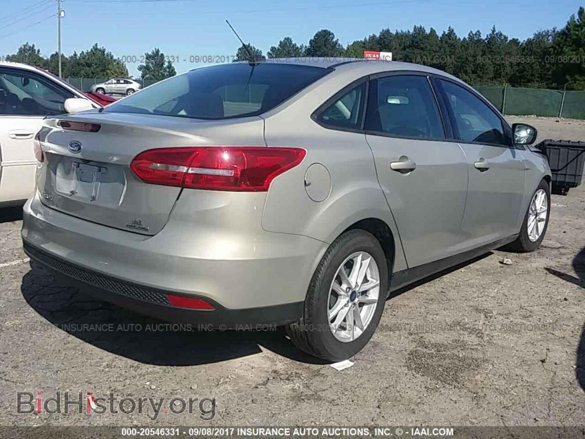 2016 Ford Focus - VIN: 1FADP3F23GL385267 - Photo 4
