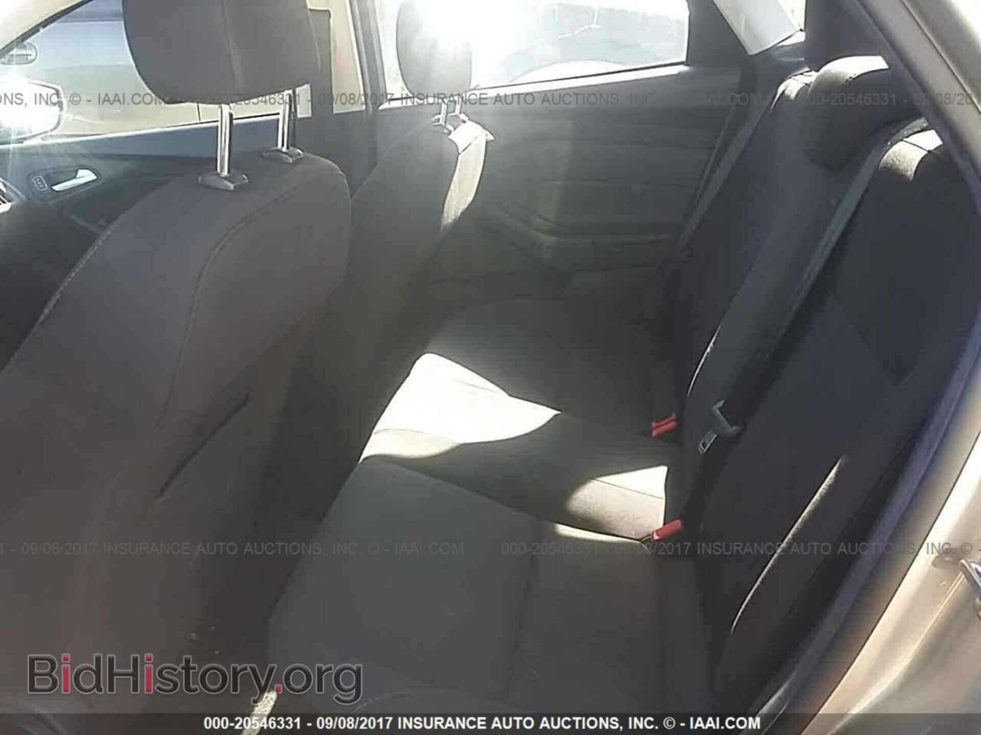2016 Ford Focus - VIN: 1FADP3F23GL385267 - Photo 8