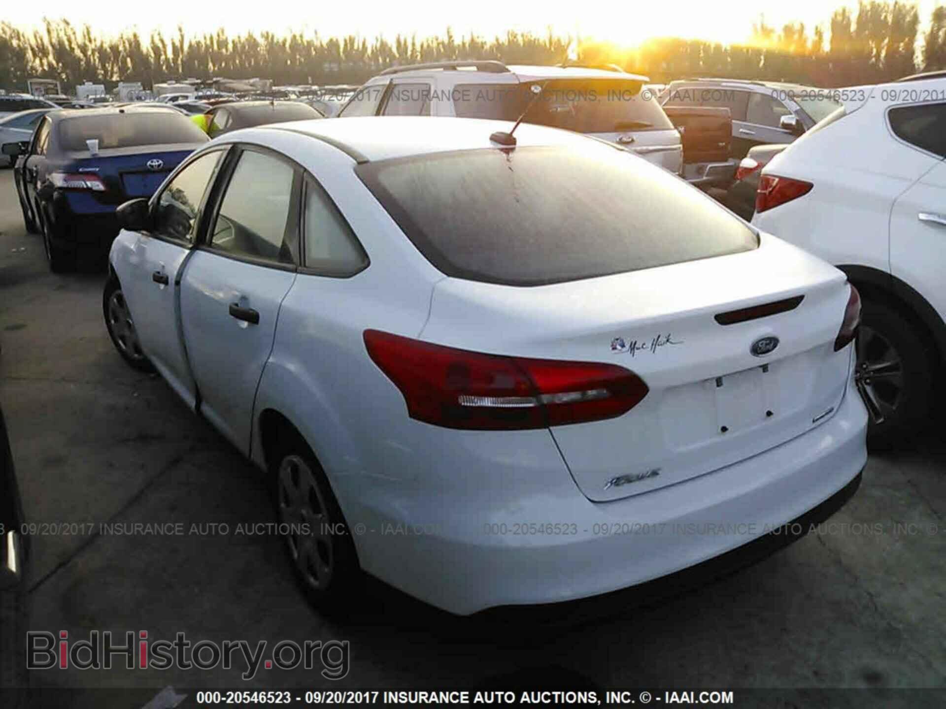 2016 Ford Focus - VIN: 1FADP3E20GL208645 - Photo 3