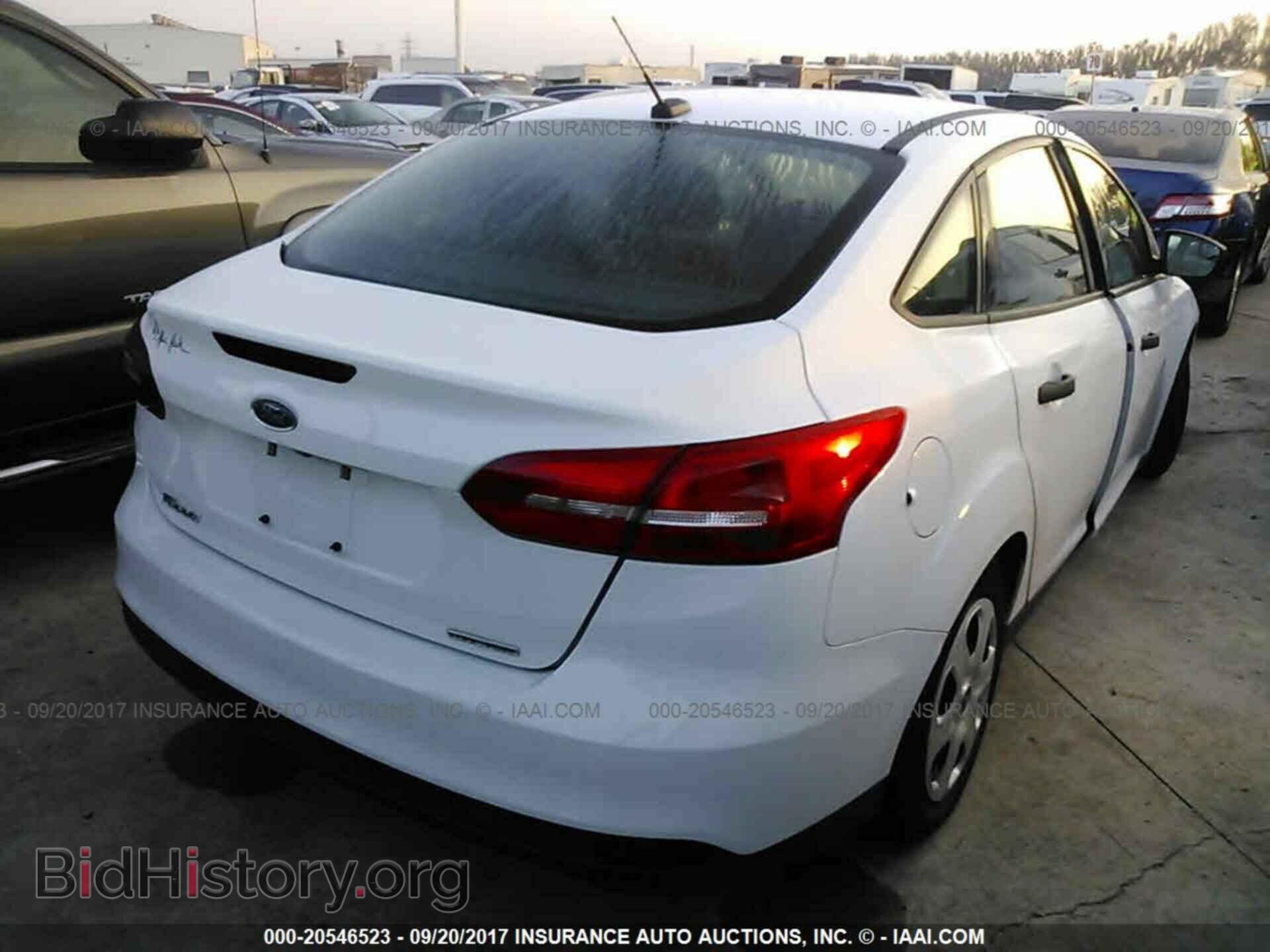 2016 Ford Focus - VIN: 1FADP3E20GL208645 - Photo 4