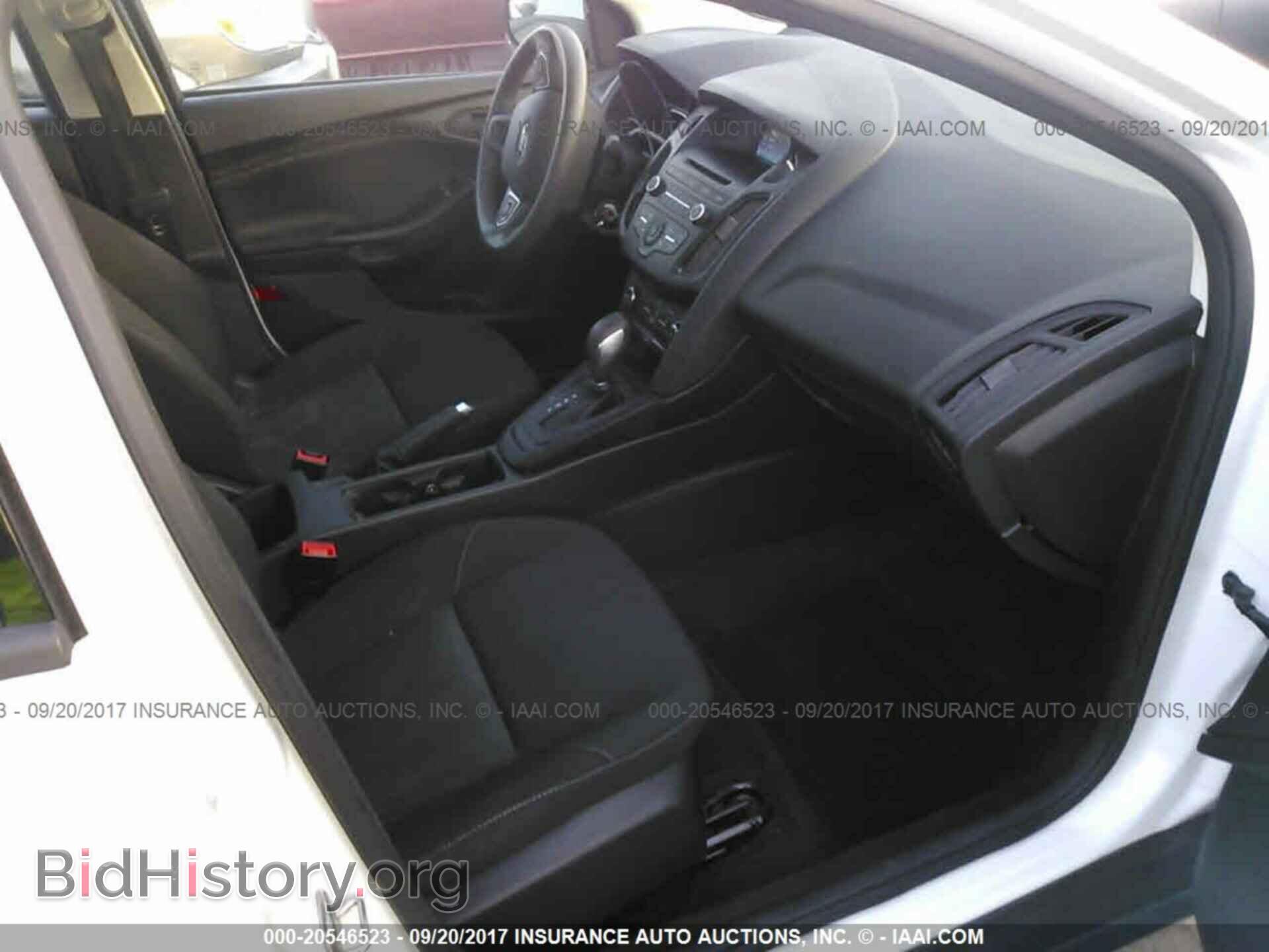 2016 Ford Focus - VIN: 1FADP3E20GL208645 - Photo 5