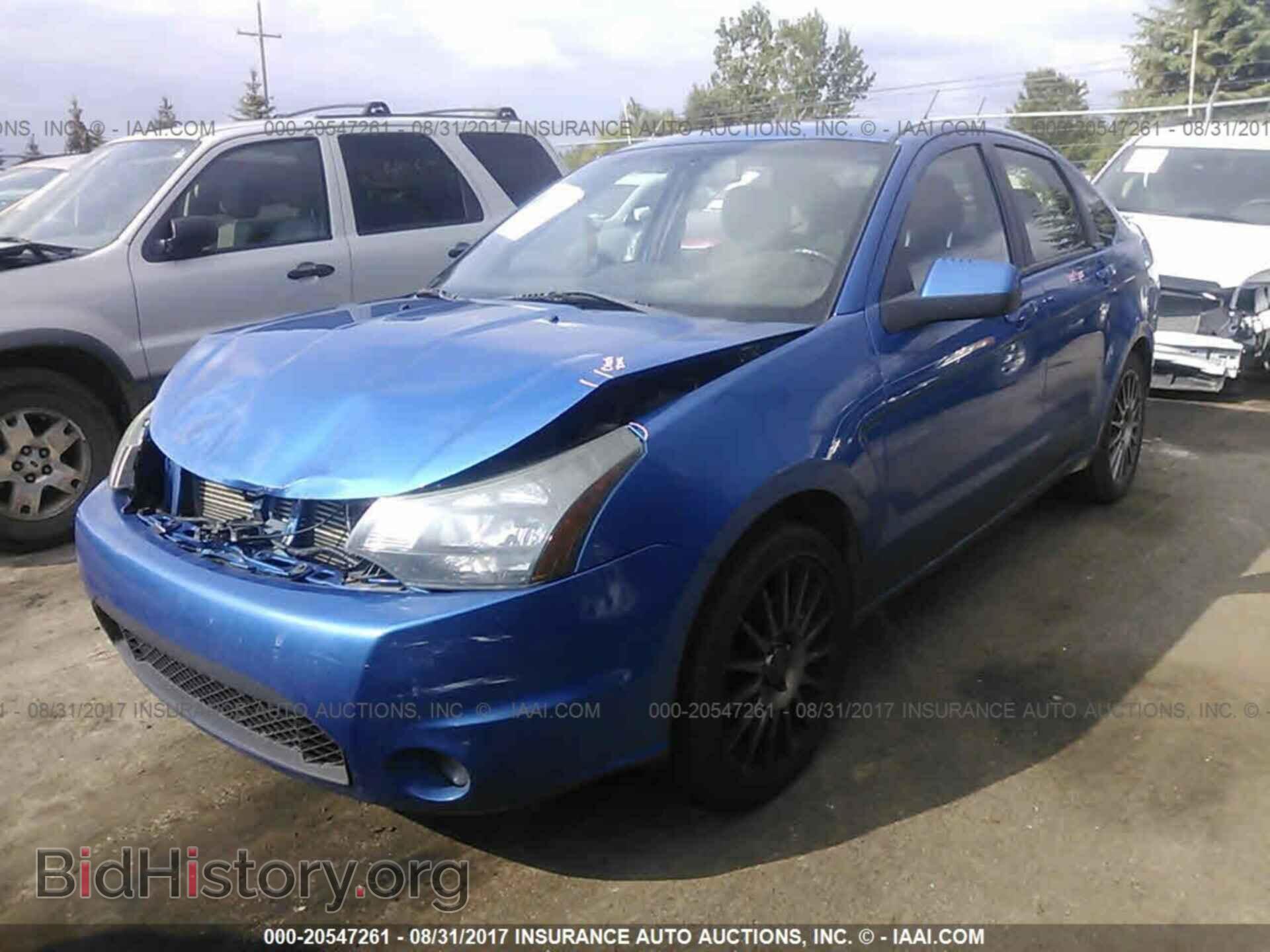 2011 Ford Focus - VIN: 1FAHP3GN9BW164208 - Фото 2