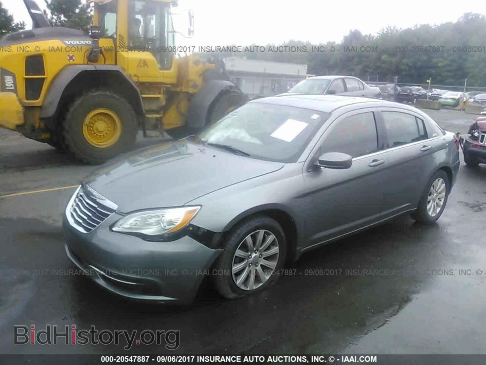 2011 Chrysler 200 - VIN: 1C3BC1FG5BN604728 - Photo 2