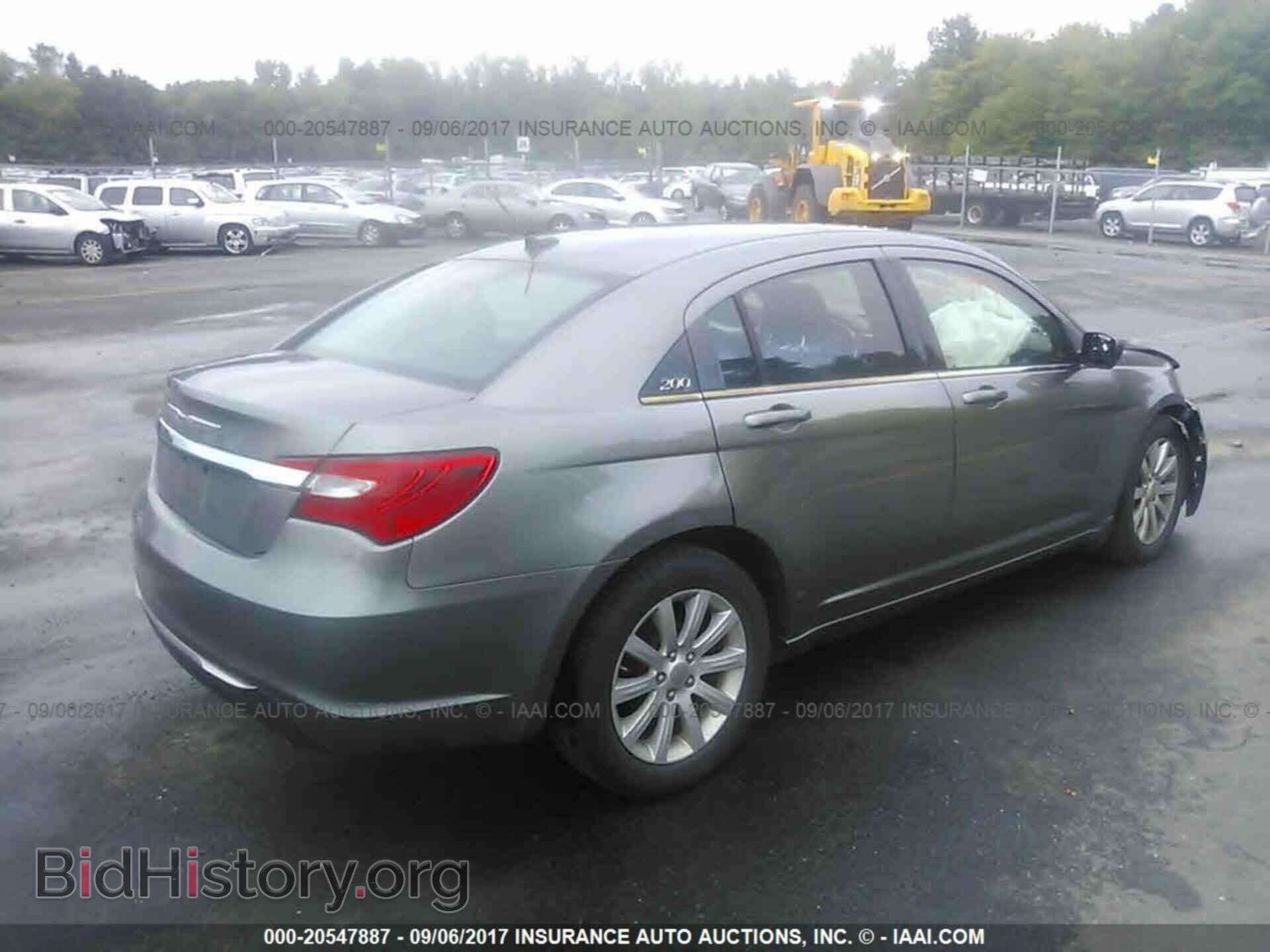 2011 Chrysler 200 - VIN: 1C3BC1FG5BN604728 - Photo 4