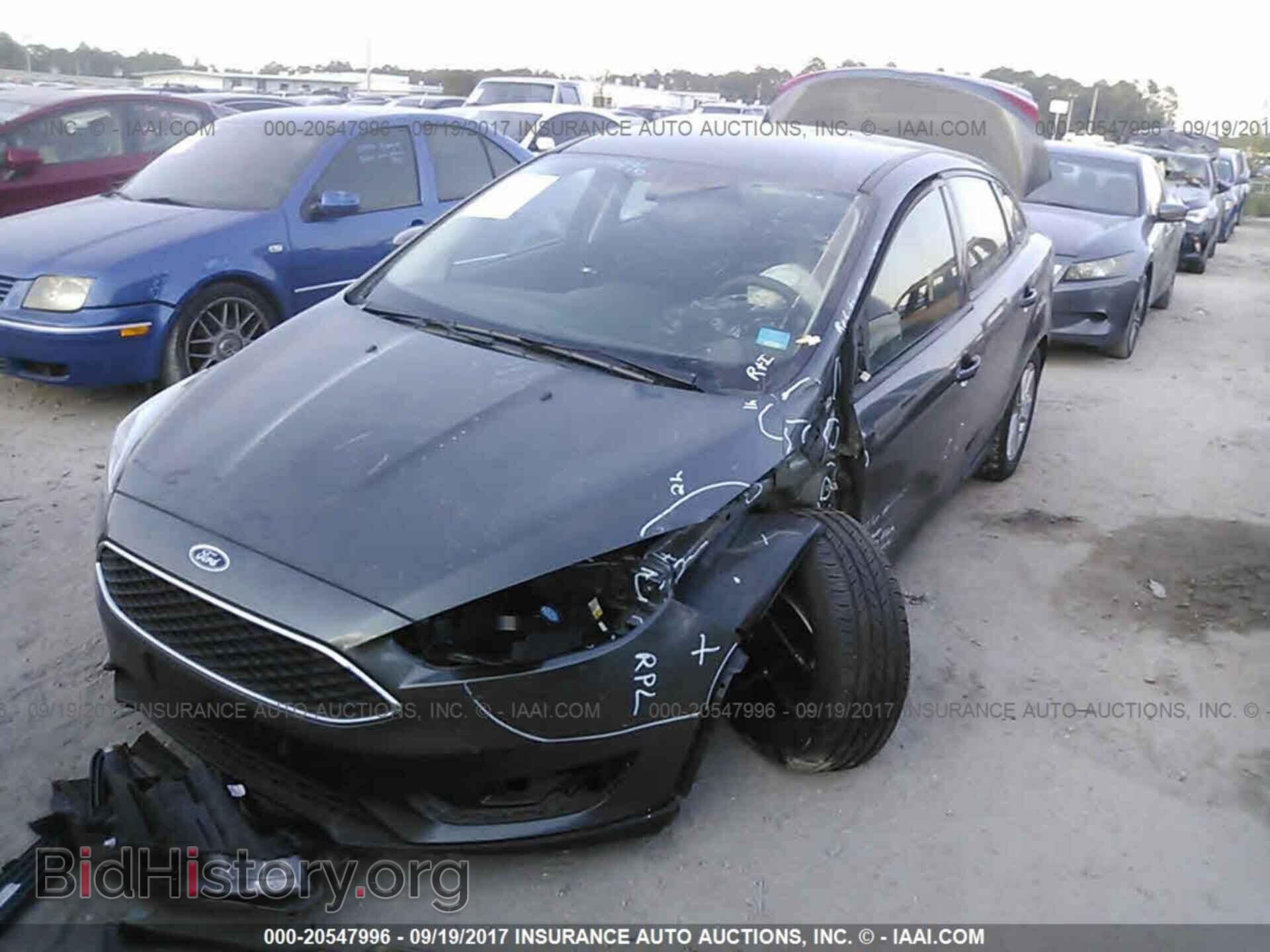2015 Ford Focus - VIN: 1FADP3F28FL203657 - Photo 2