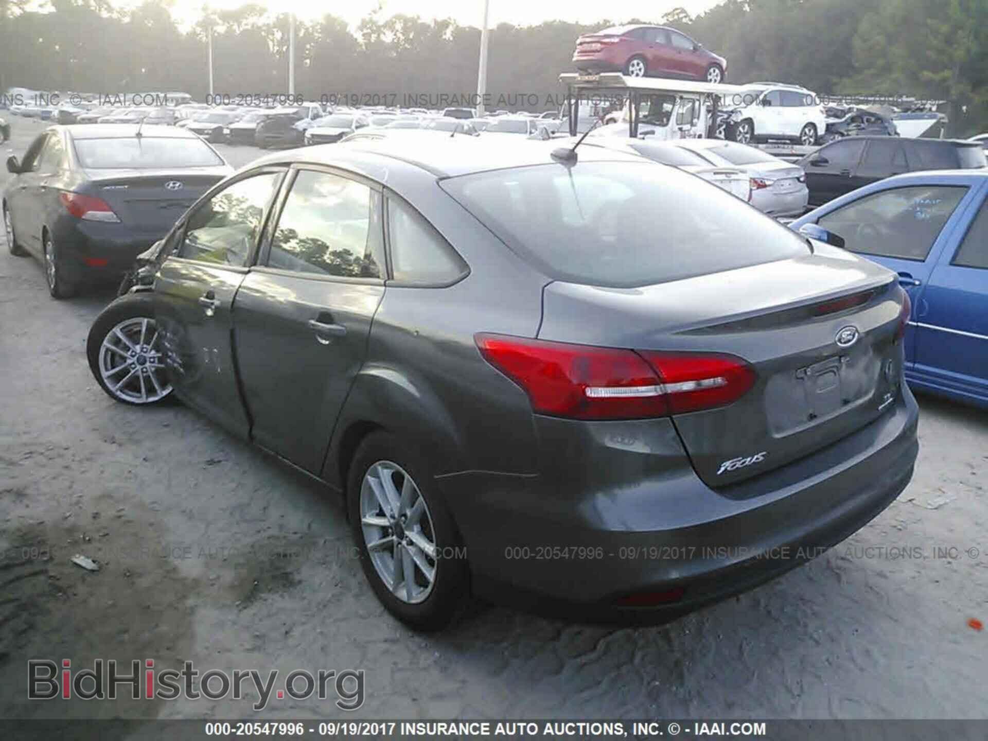 2015 Ford Focus - VIN: 1FADP3F28FL203657 - Photo 3