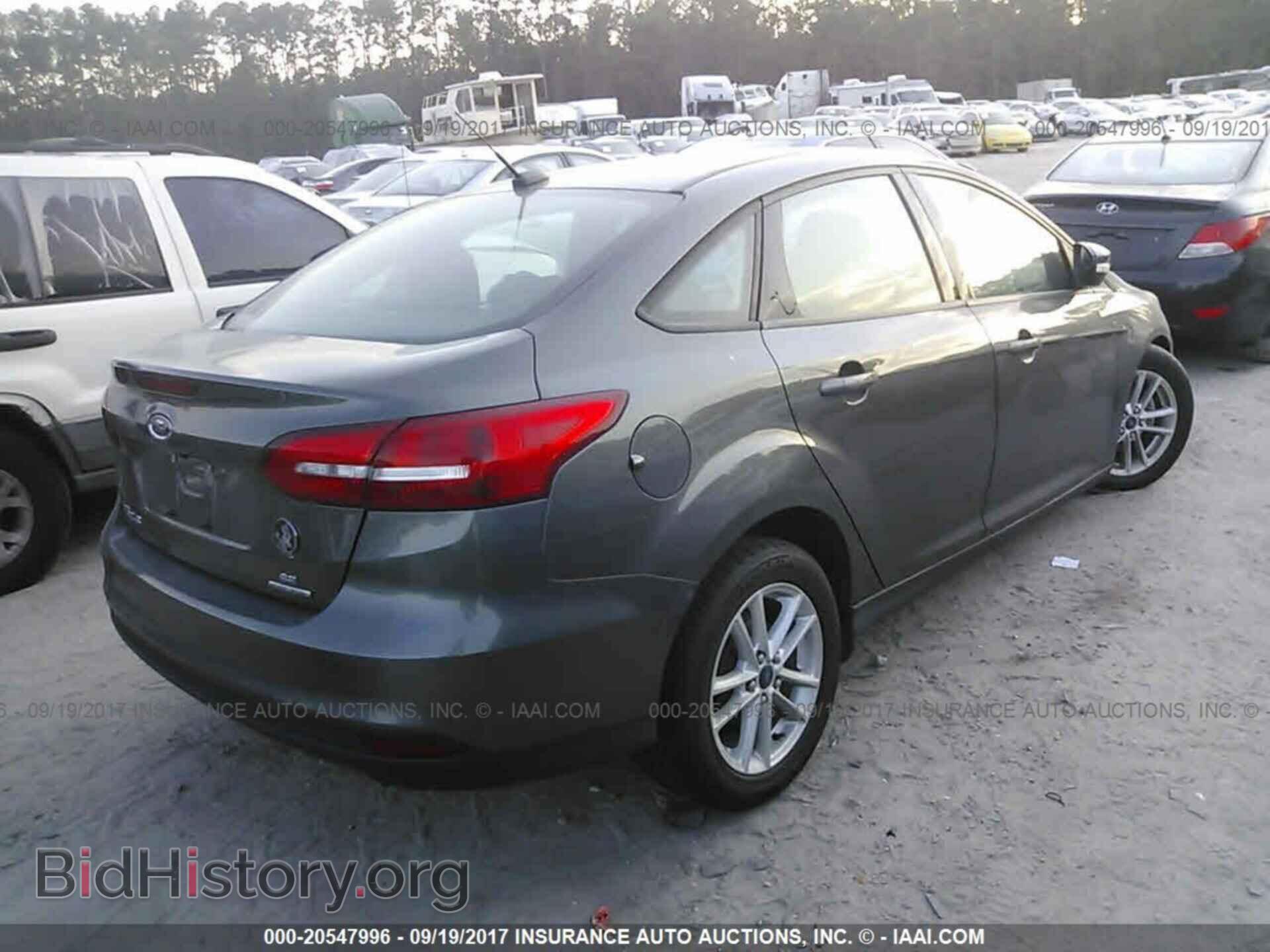 2015 Ford Focus - VIN: 1FADP3F28FL203657 - Photo 4
