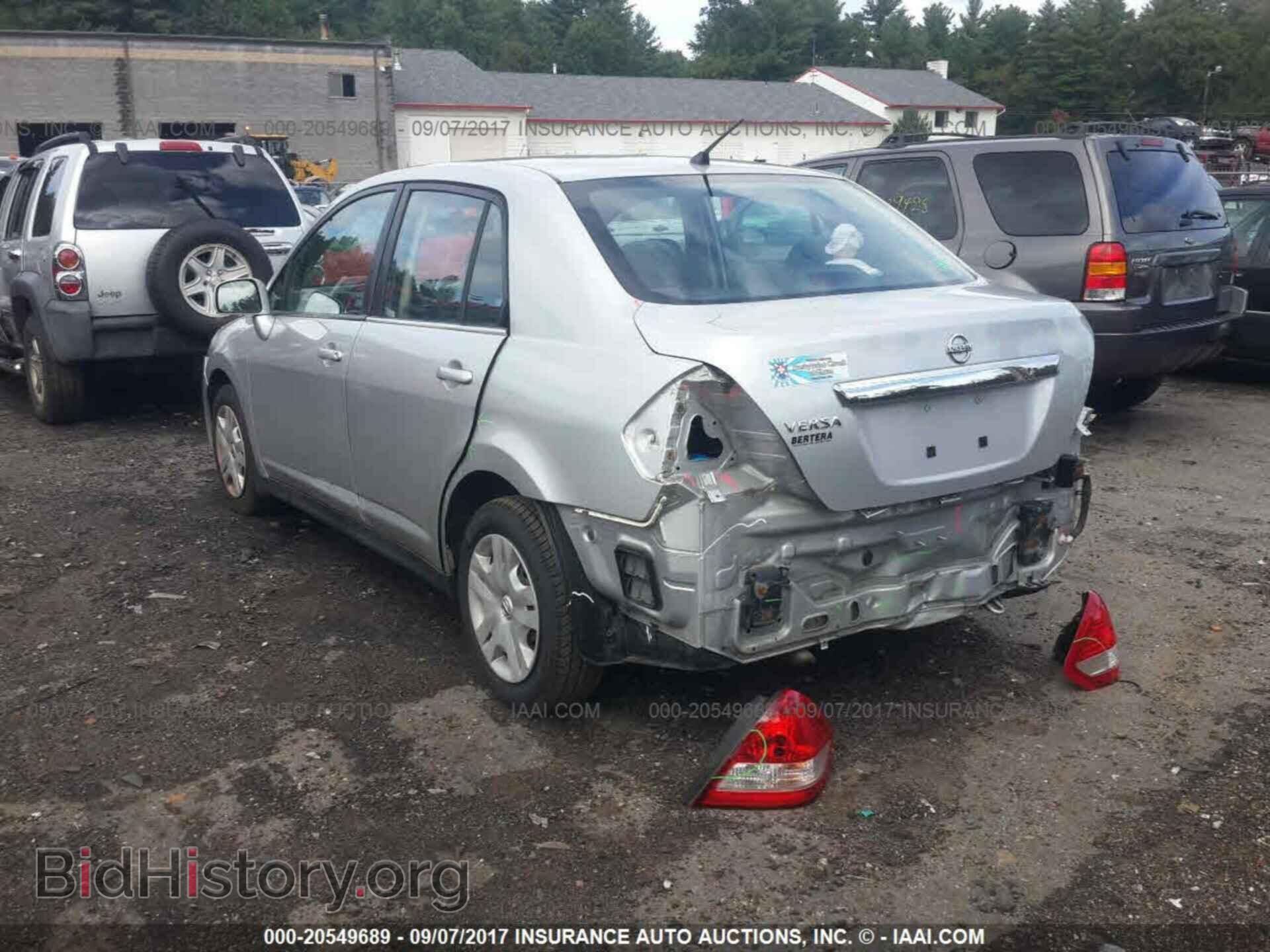 2011 Nissan Versa - VIN: 3N1BC1AP2BL393073 - Фото 3