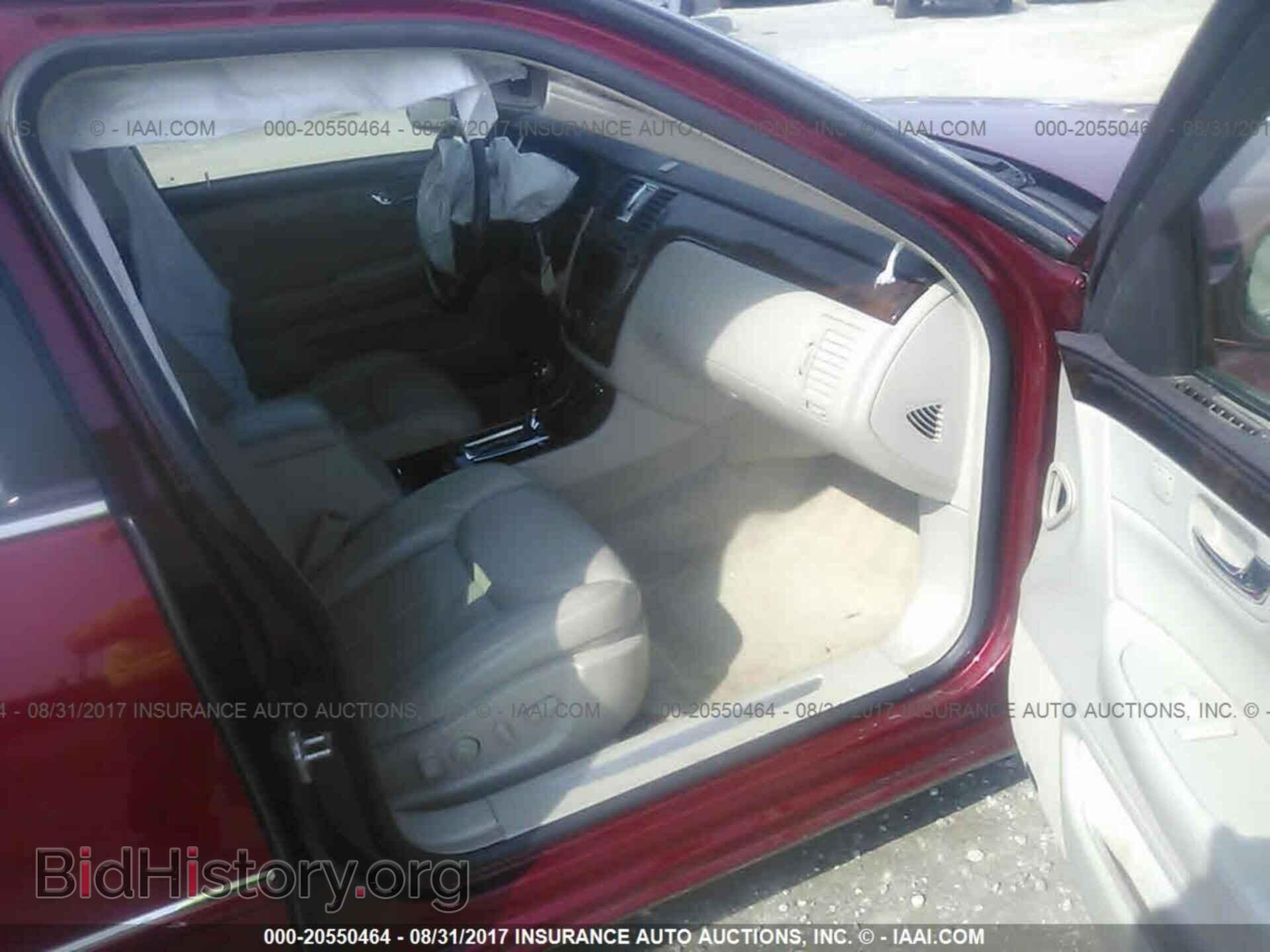 2011 Cadillac Dts - VIN: 1G6KH5E66BU117155 - Фото 5