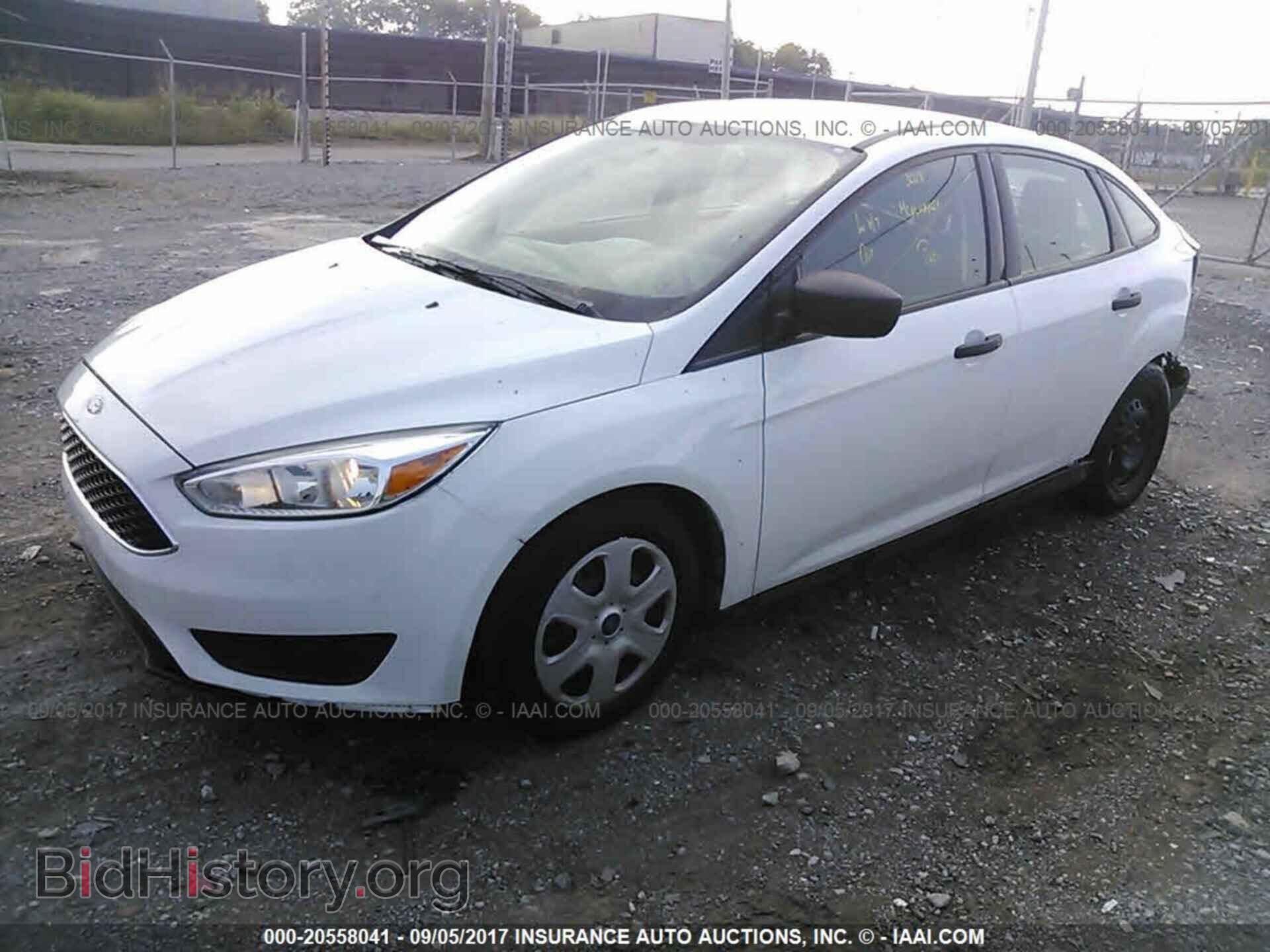 2016 Ford Focus - VIN: 1FADP3E26GL393218 - Photo 2