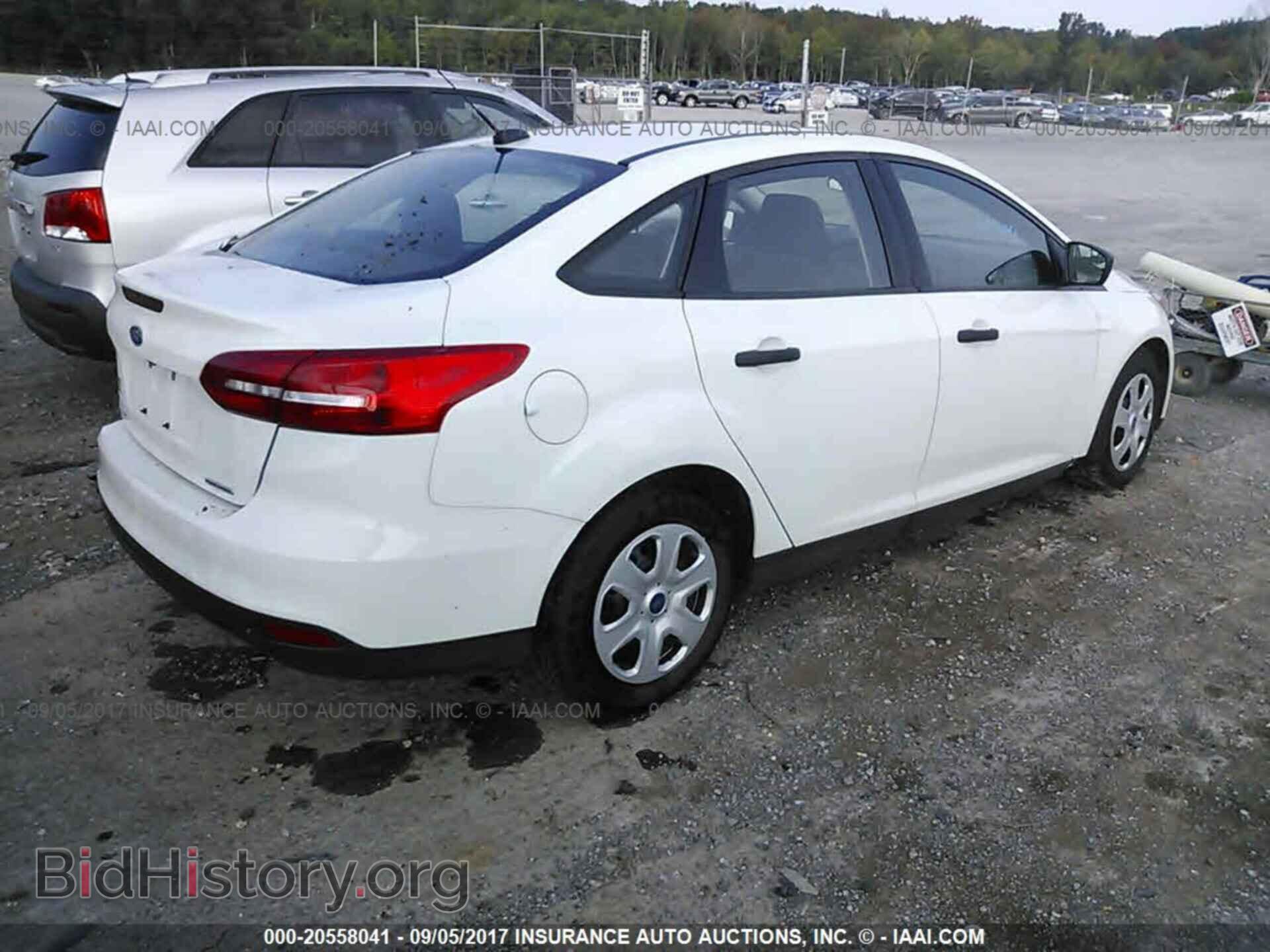 2016 Ford Focus - VIN: 1FADP3E26GL393218 - Photo 4
