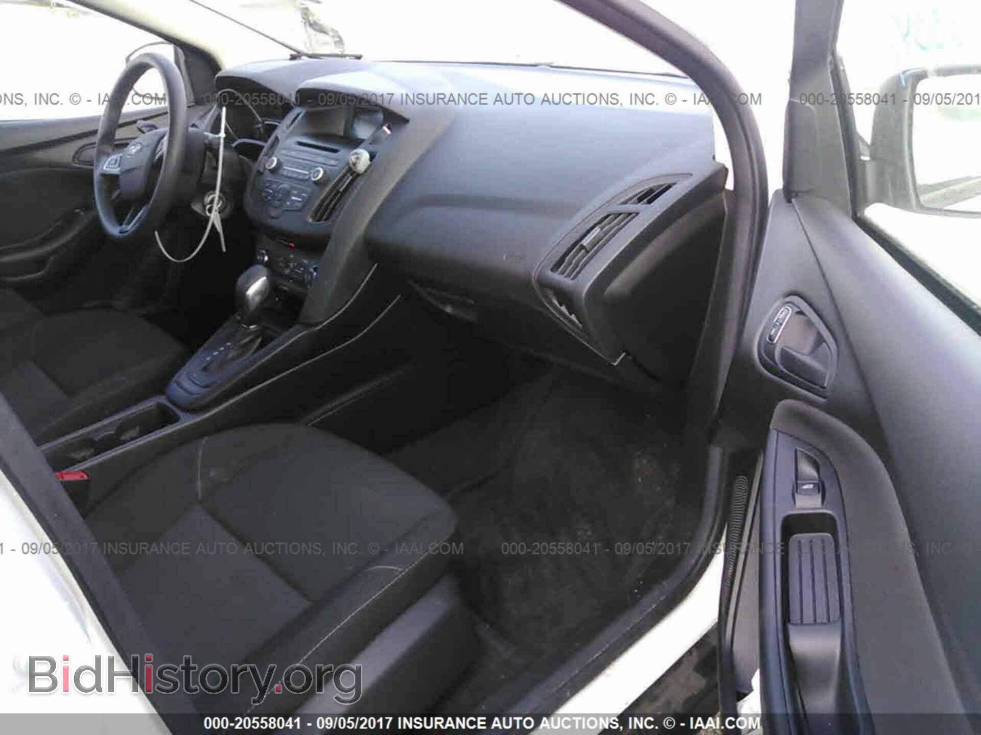 2016 Ford Focus - VIN: 1FADP3E26GL393218 - Photo 5