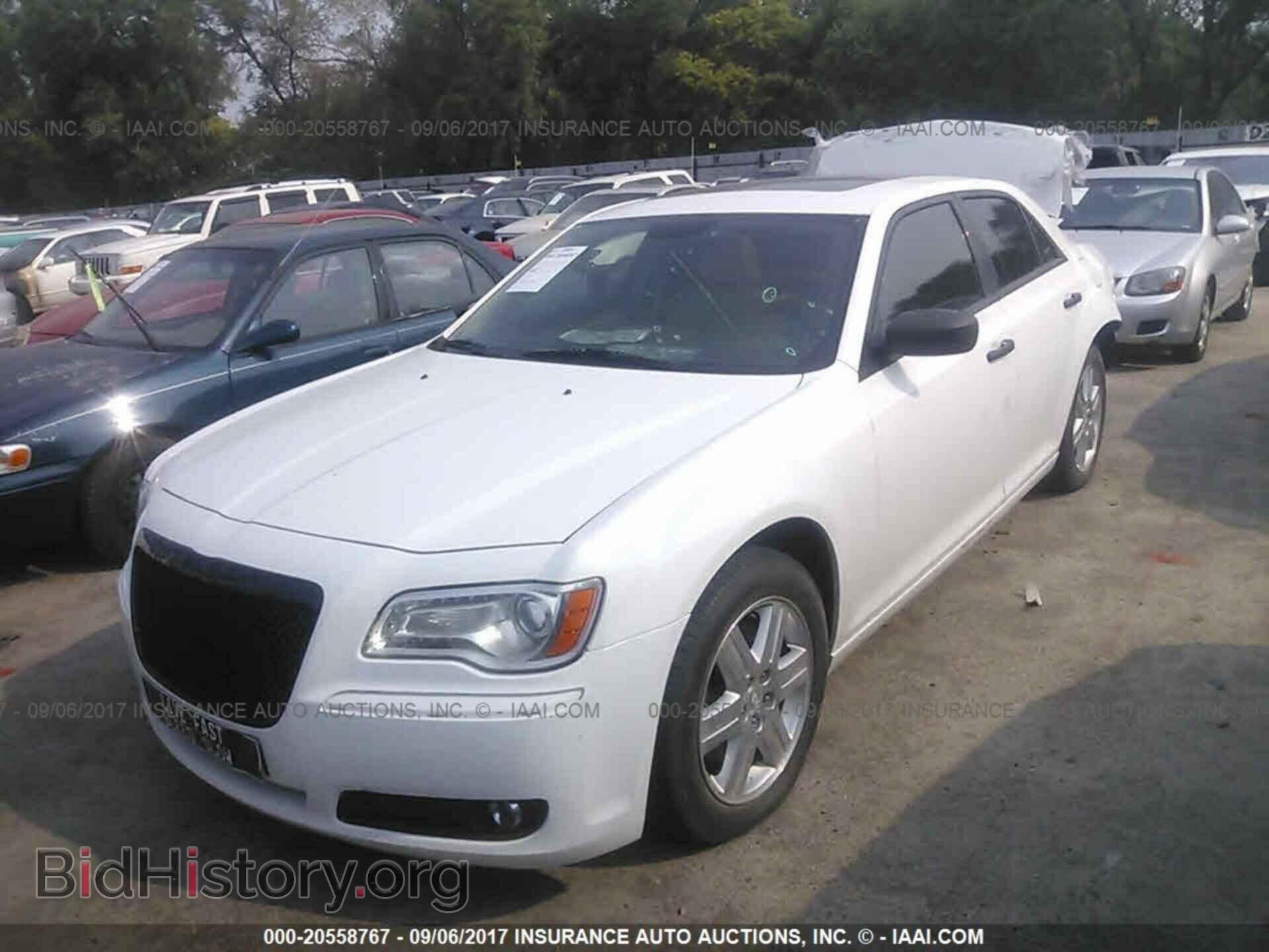 2013 Chrysler 300c - VIN: 2C3CCAKT6DH712519 - Фото 2