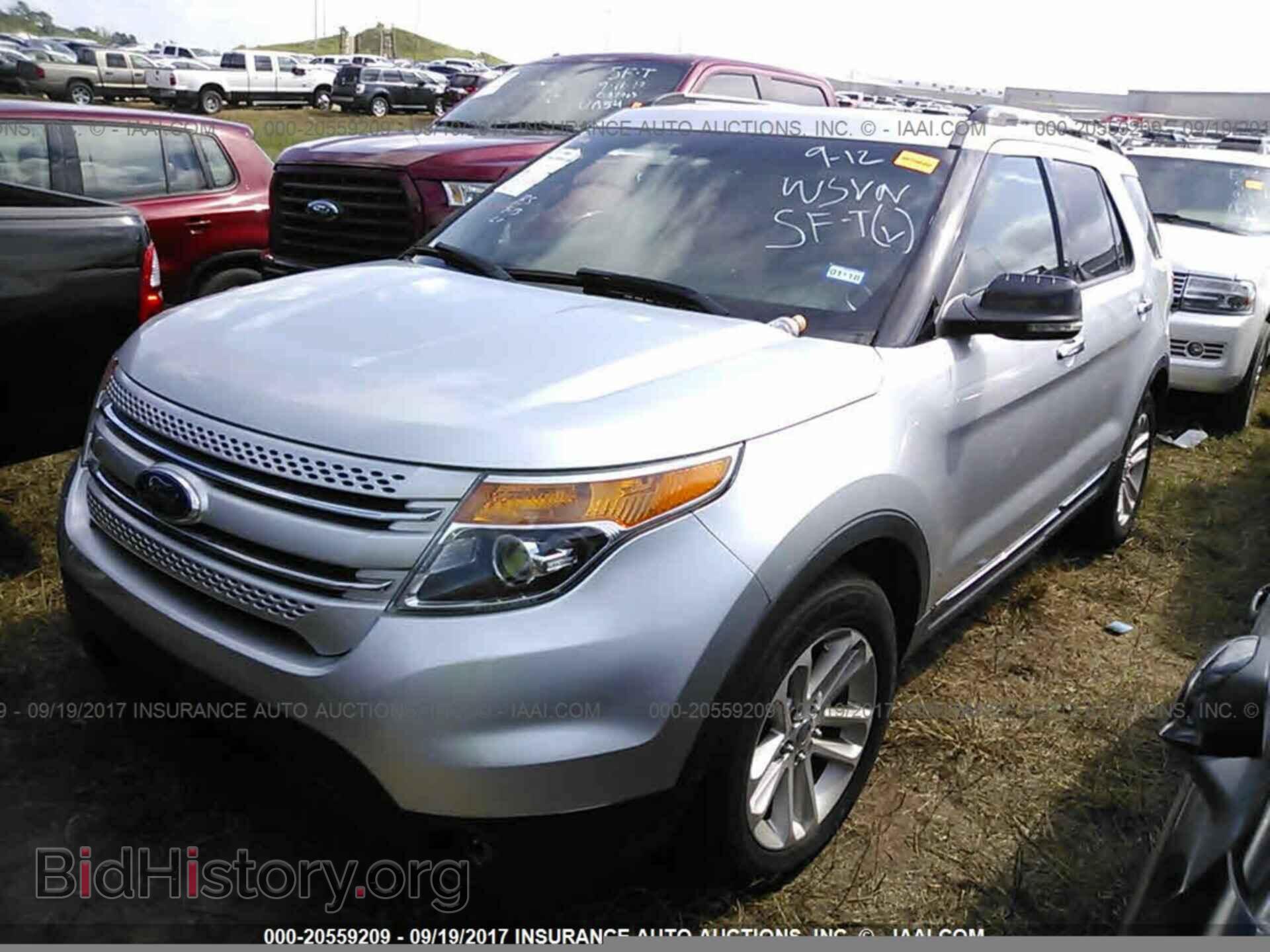 2011 Ford Explorer - VIN: 1FMHK7D82BGA44481 - Фото 2